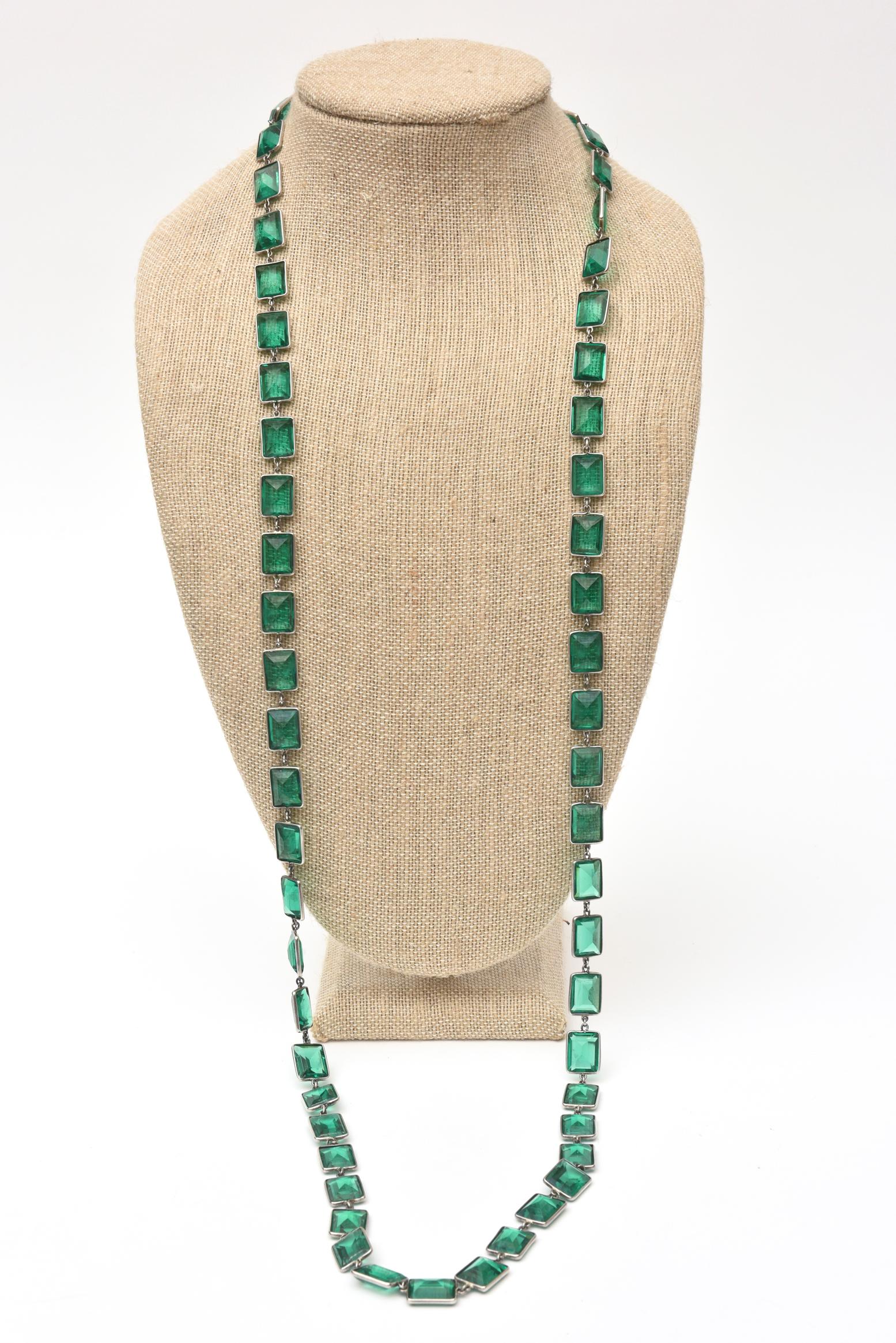 Smaragdgrünes facettiertes Glas und Sterlingsilber Art Deco Chicklet Halskette  im Angebot 2