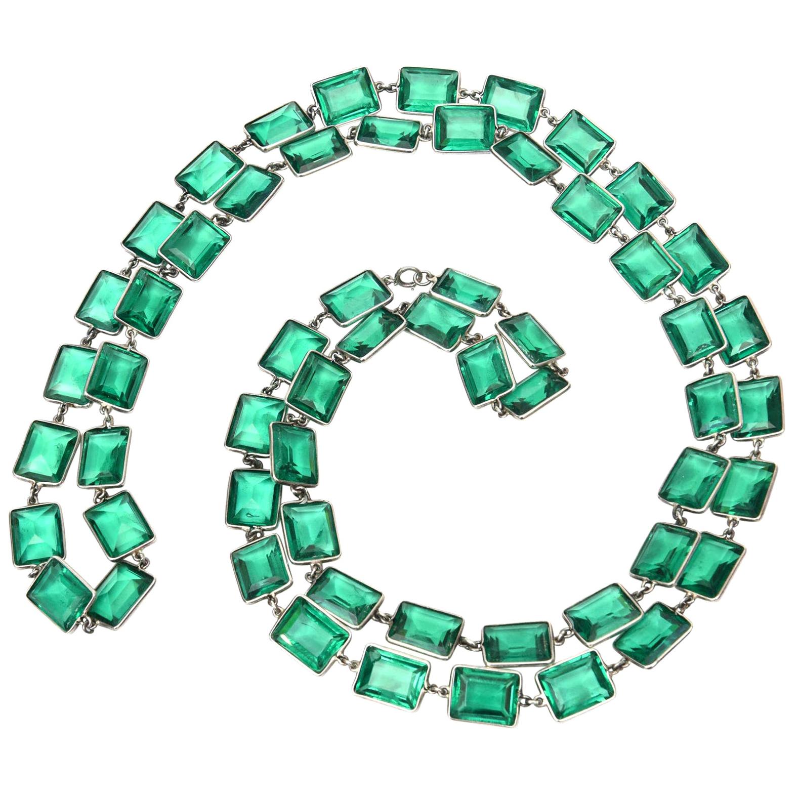 Smaragdgrünes facettiertes Glas und Sterlingsilber Art Deco Chicklet Halskette  im Angebot