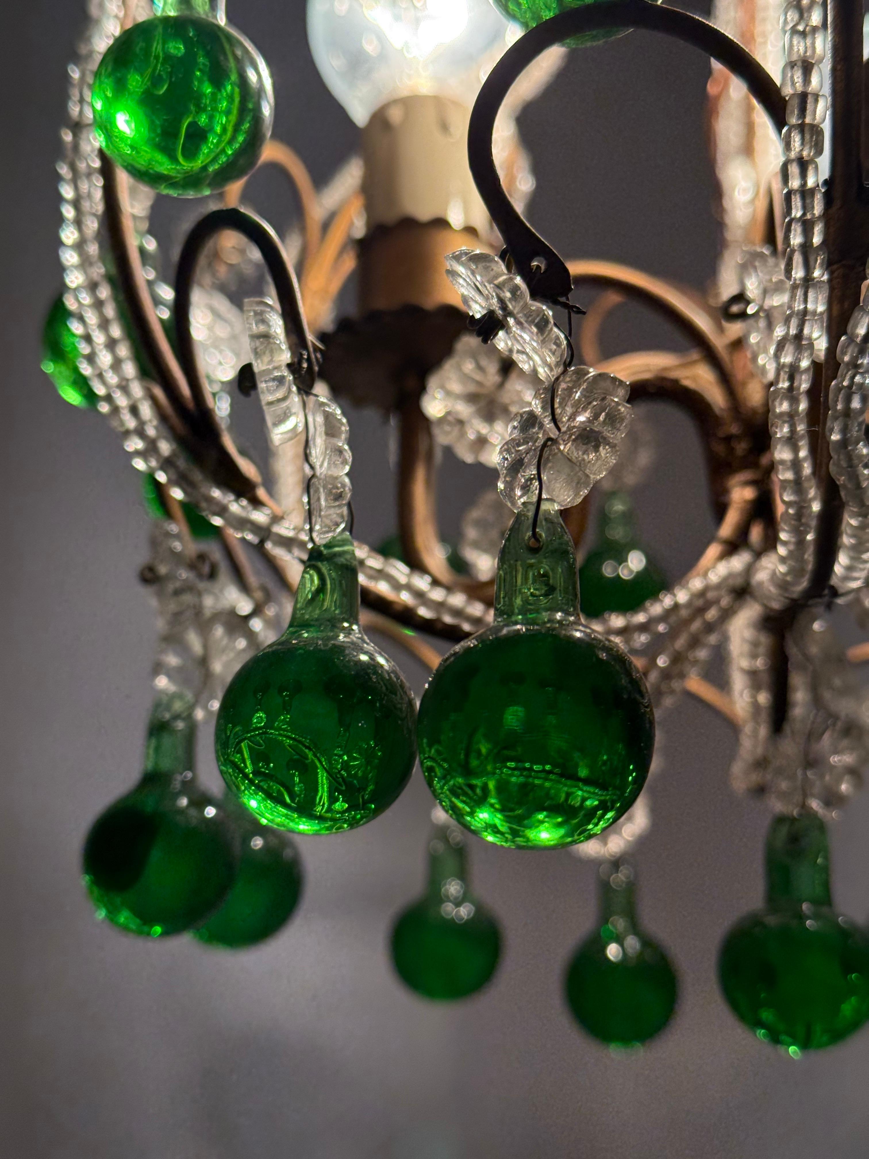 Araña de lágrimas francesa verde esmeralda de los años 50 Hecho a mano en venta