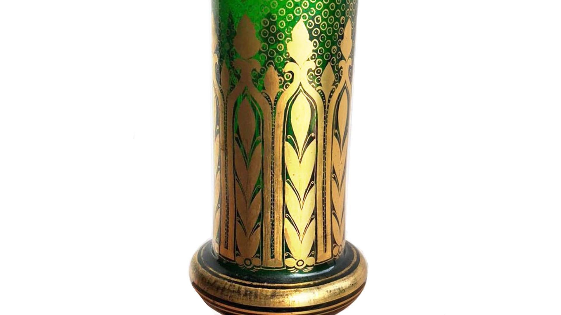 Emerald Green & Heavy Gilt Moser Tulip Crystal Centrepiece Vase 19th Century For Sale 1