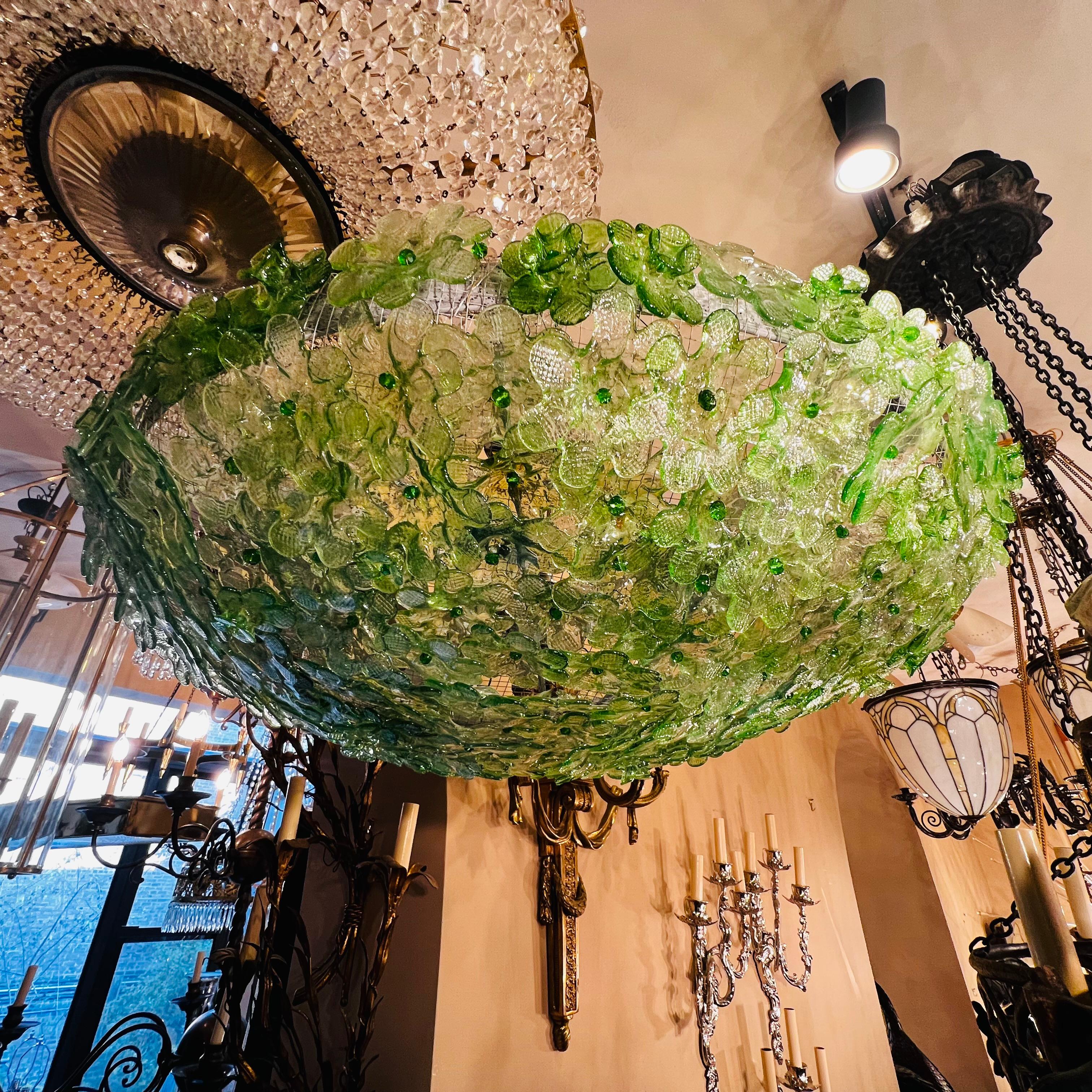 Luminaire à fleur en verre vert émeraude Bon état - En vente à New York, NY