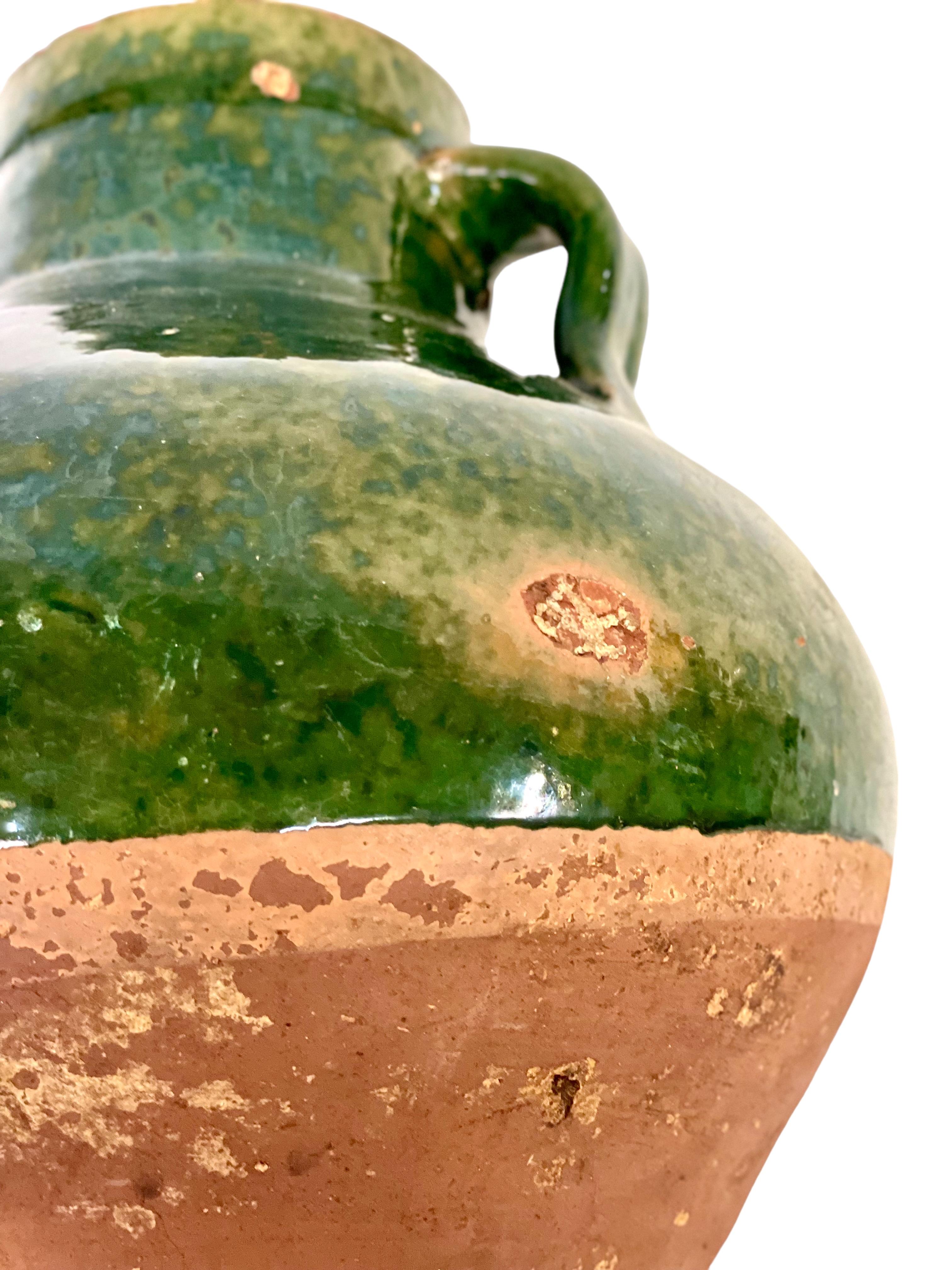 Terrakotta-Olivenölkrug mit zwei Henkeln aus dem 19. im Angebot 5