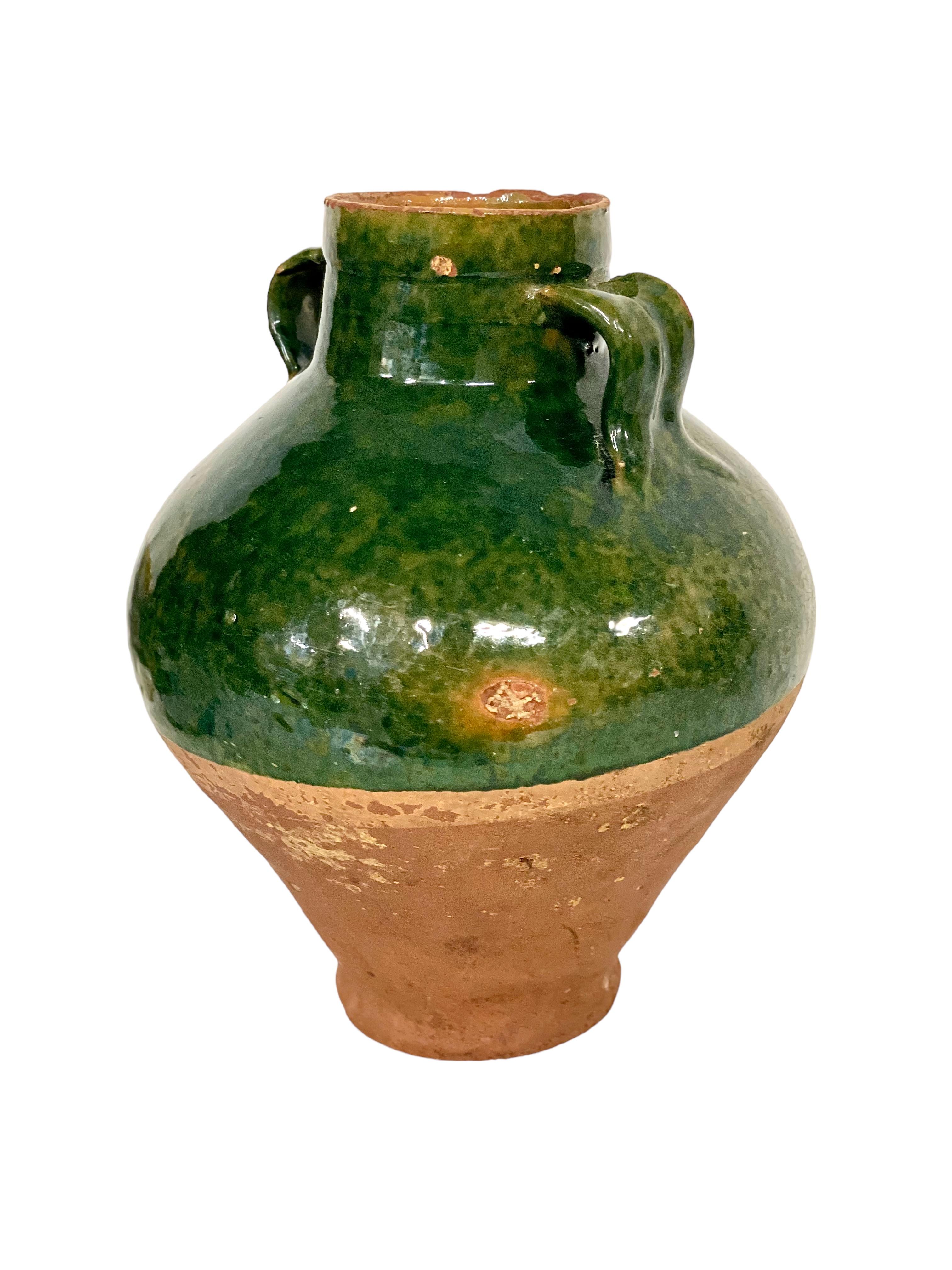 Terrakotta-Olivenölkrug mit zwei Henkeln aus dem 19. (Tonware) im Angebot