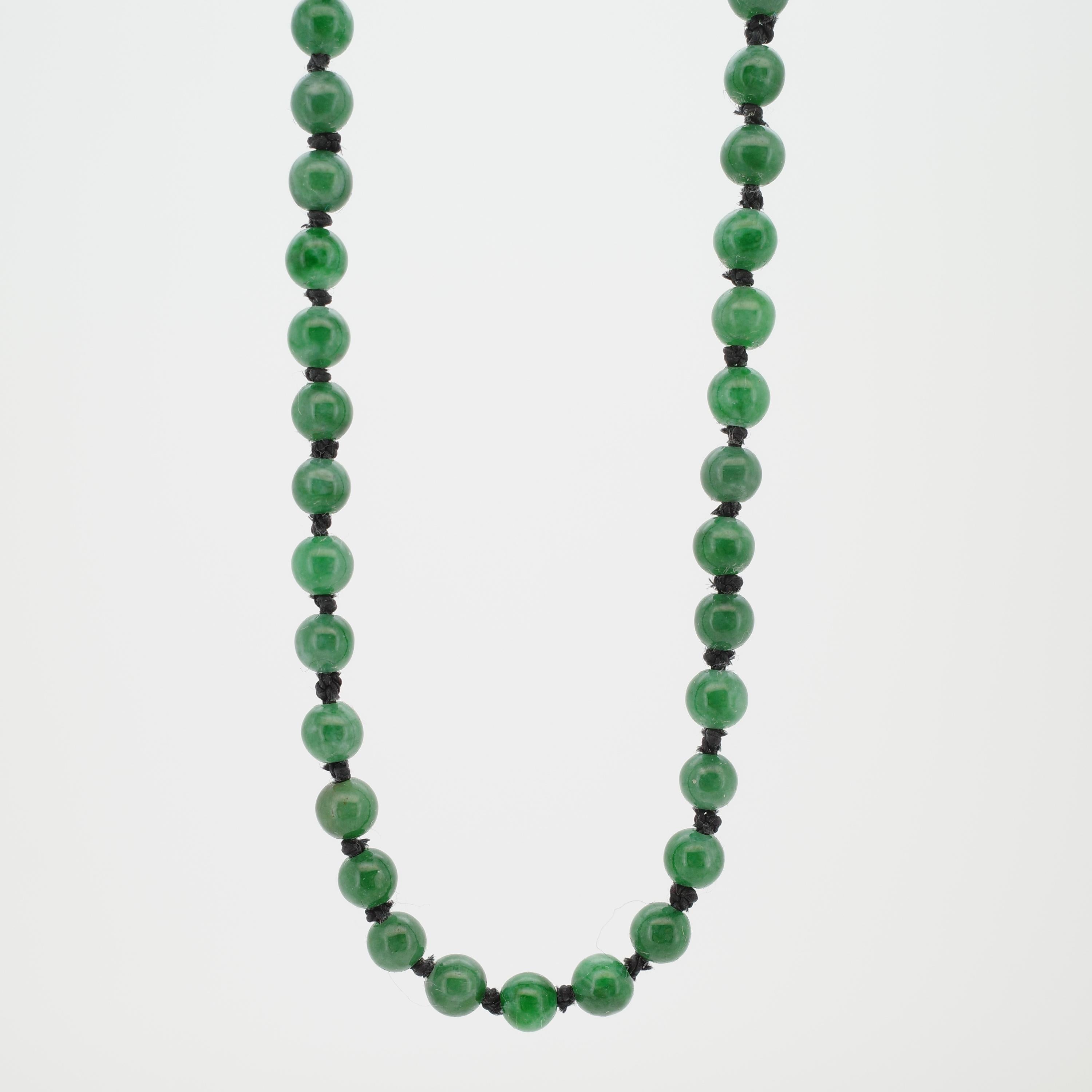 Artisan Collier de Jadeite Vert Emeraude, non traité, 19