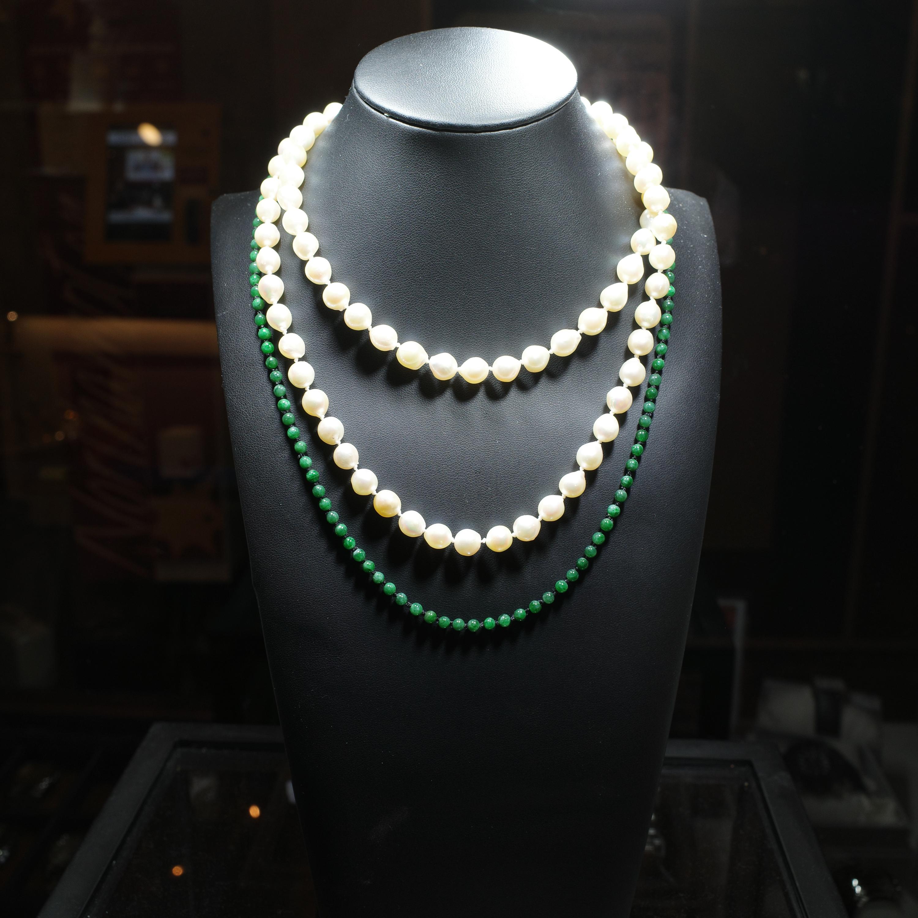 Collier de Jadeite Vert Emeraude, non traité, 19