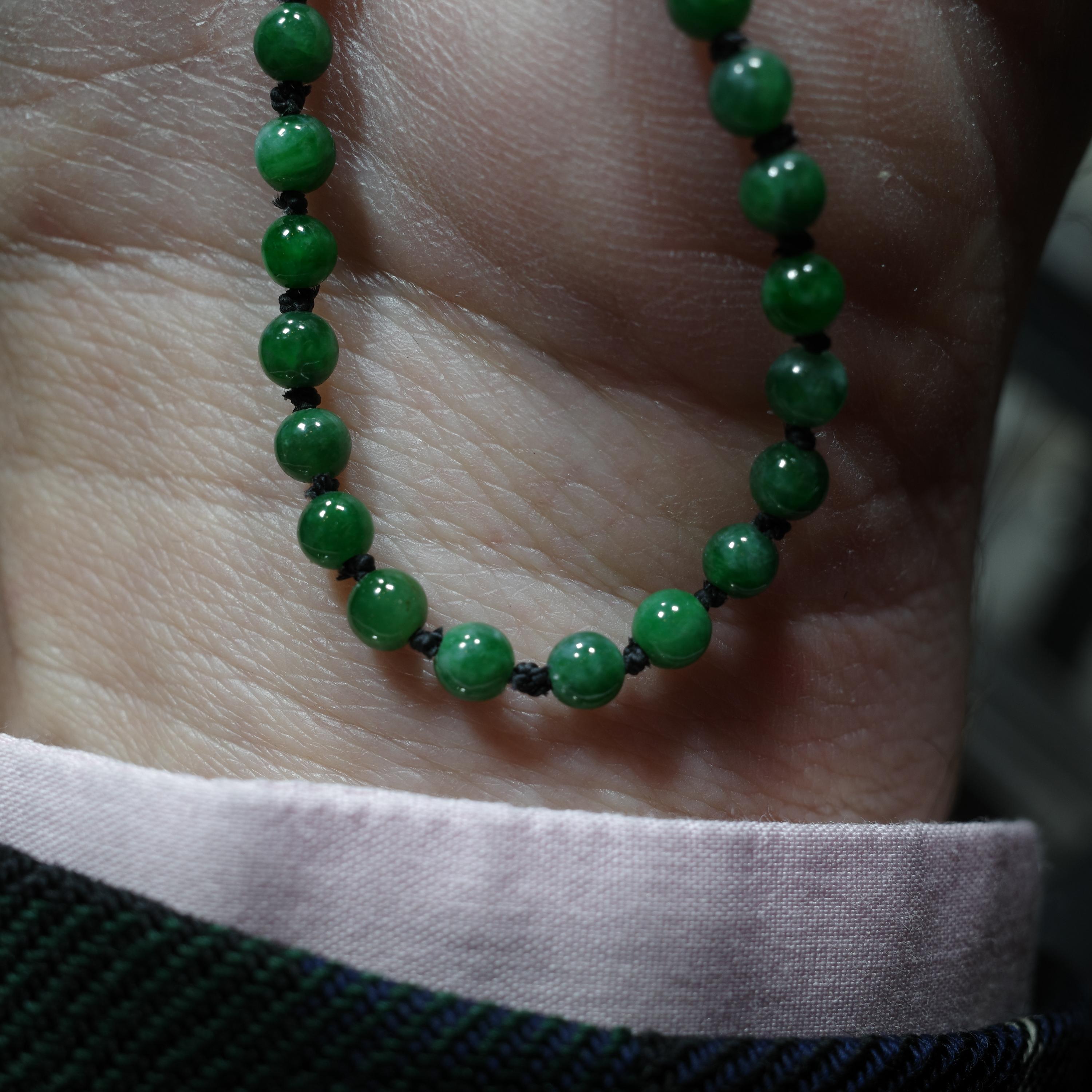 Collier de Jadeite Vert Emeraude, non traité, 19