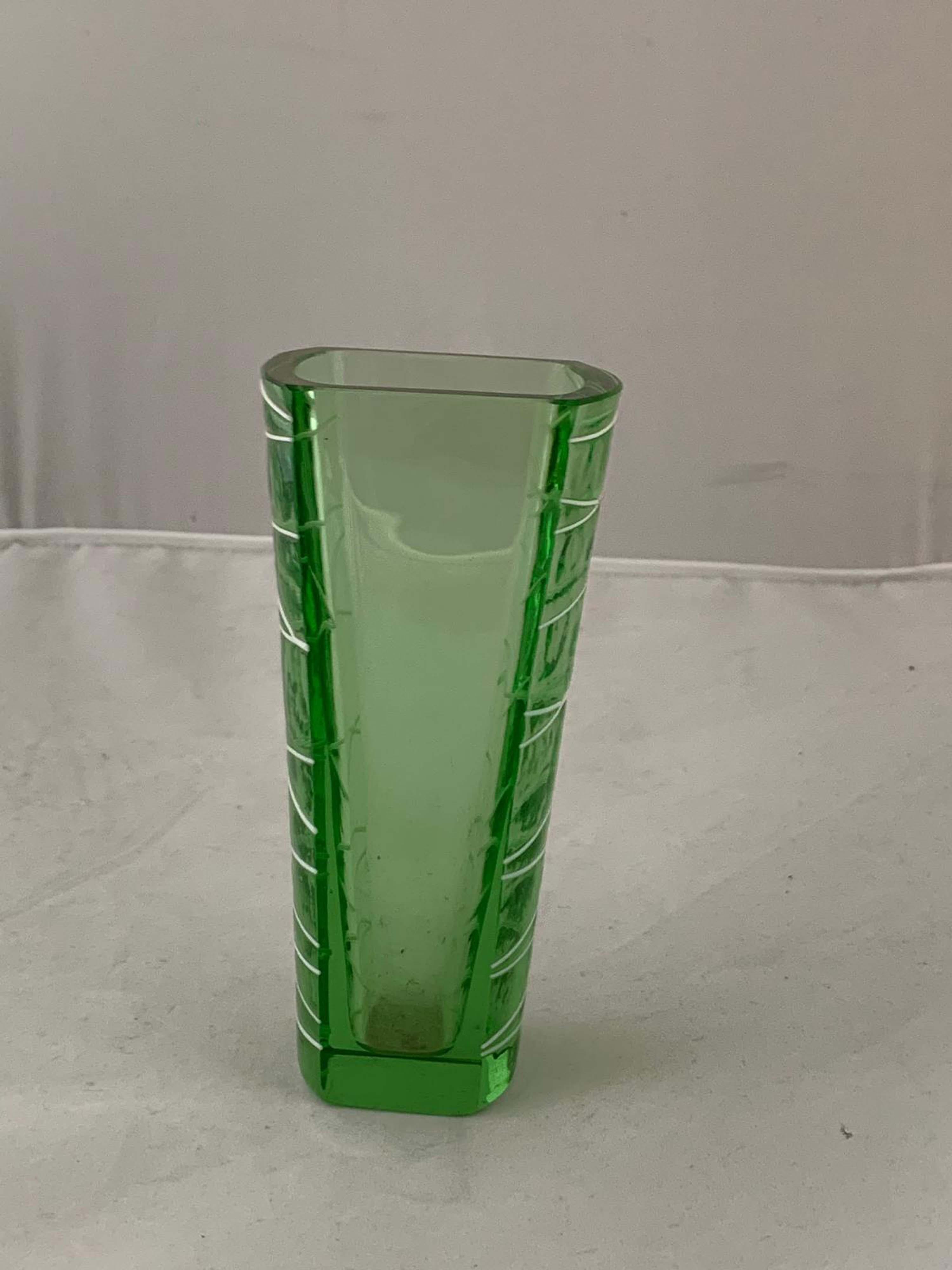 Late 20th Century Emerald green Murano glass squared vase, Italy, 70s