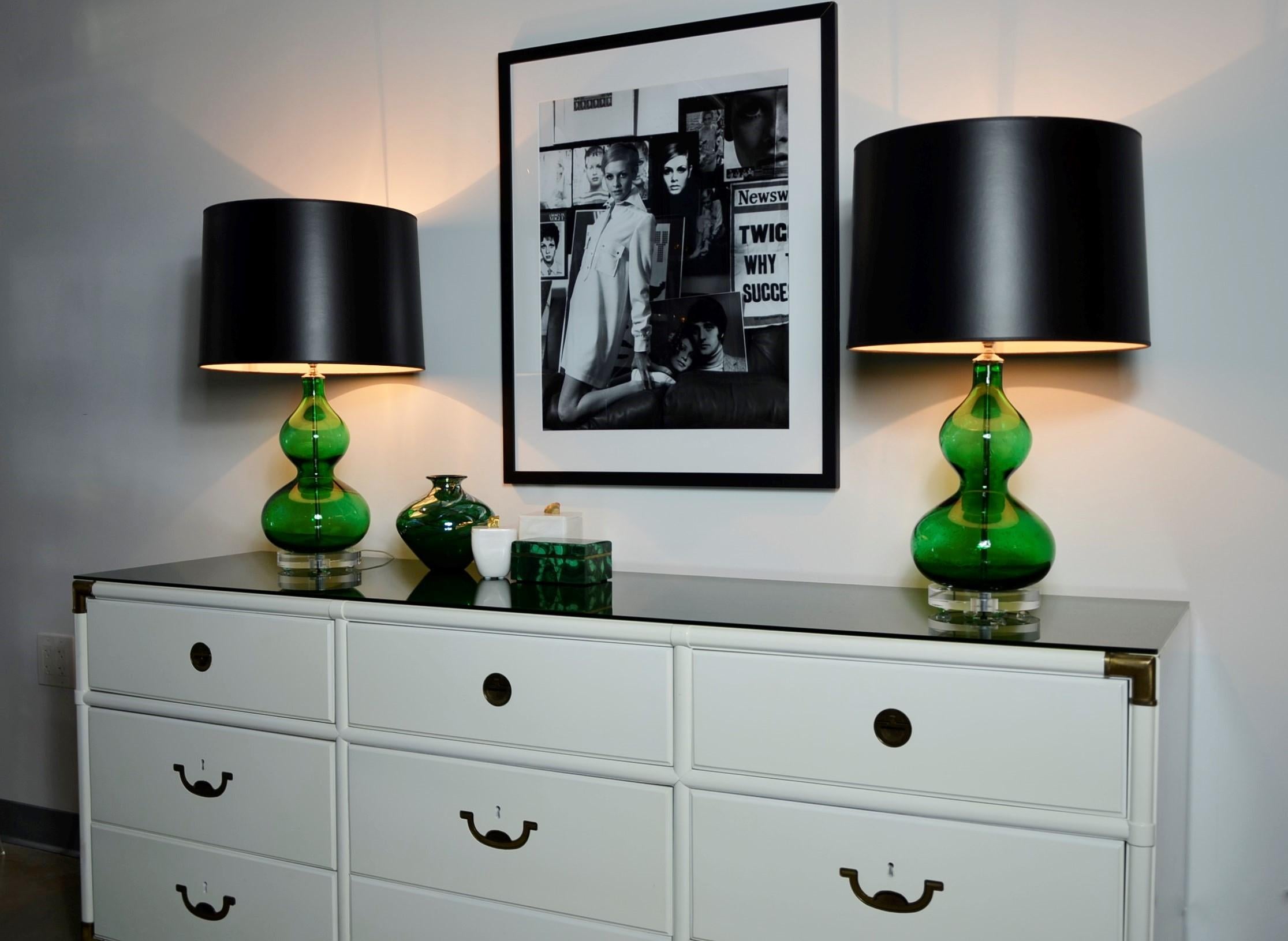 Emerald Green Murano Glass Table Lamps with Lucite Bases & Chrome Accents, Pair For Sale 10