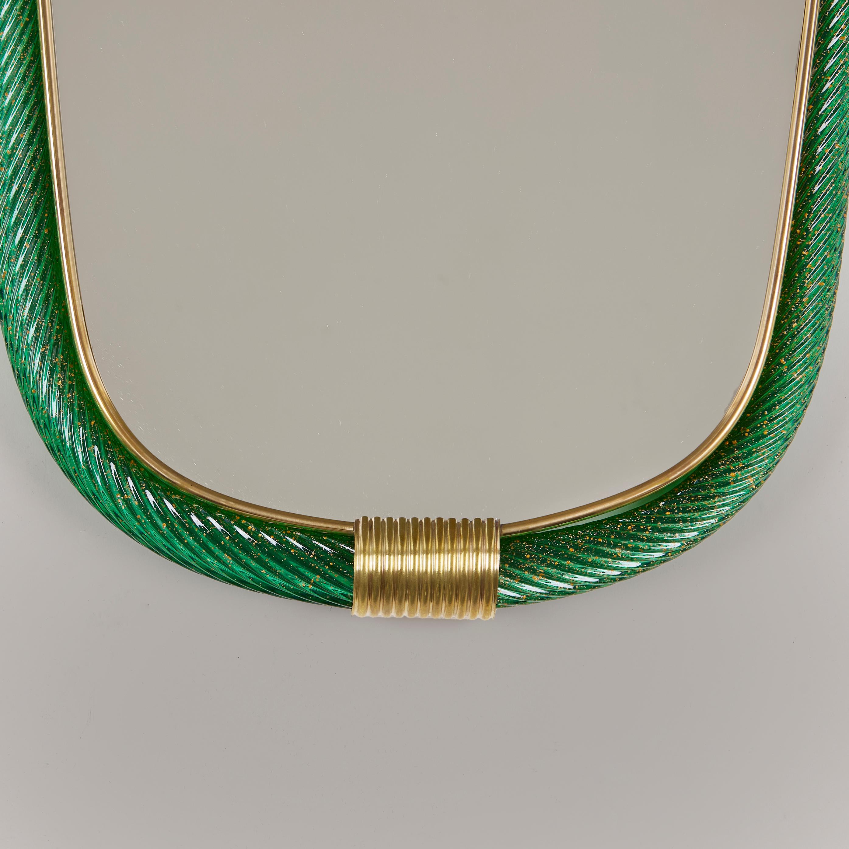 Italienischer Spiegel aus grünem, gedrehtem Murano und Messing im Stil von Barovier und Toso, Firenze im Zustand „Hervorragend“ im Angebot in London, GB