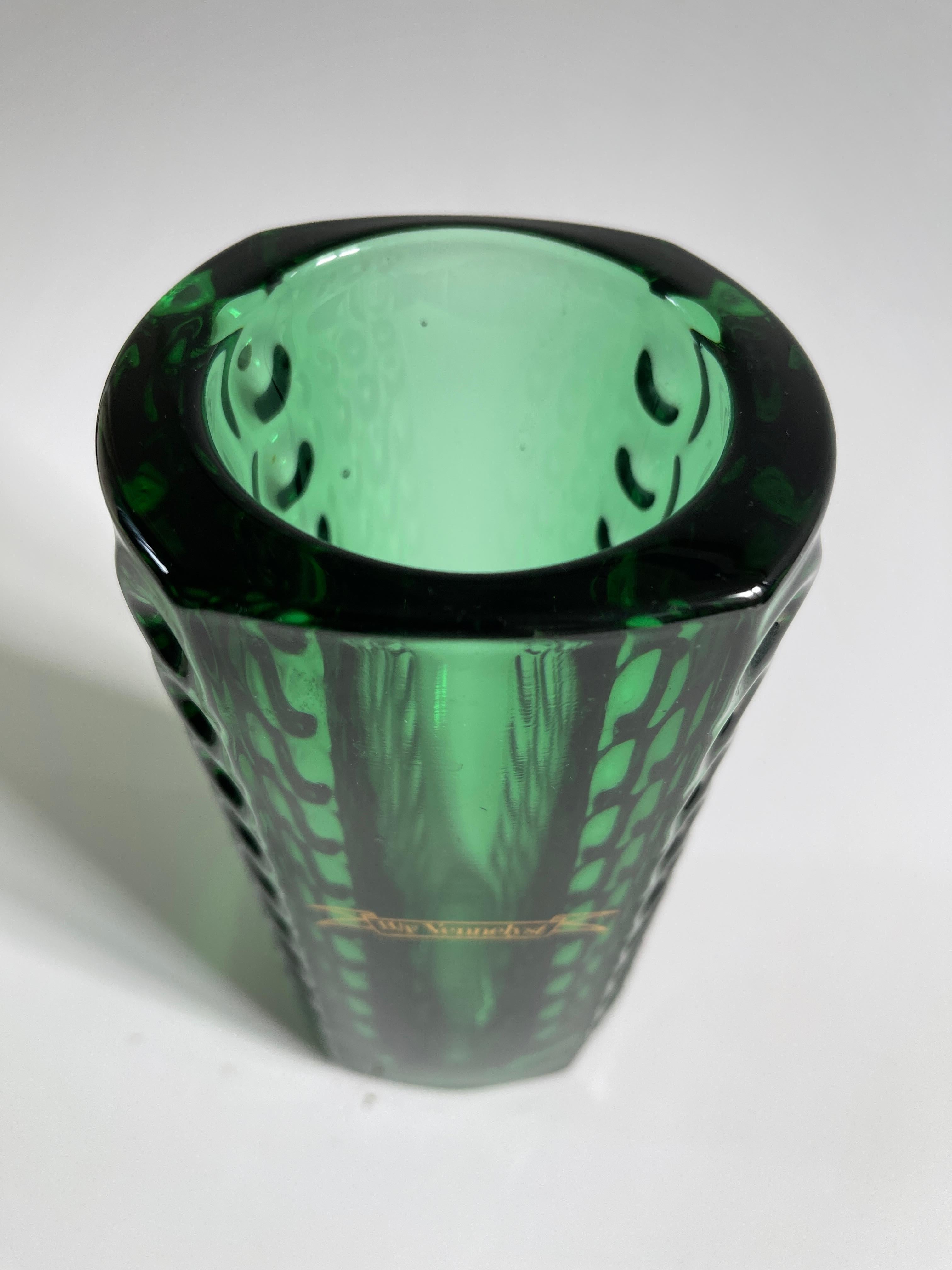 Smaragdgrüne optische Glasvase von Rudolf Jurnikl, 1960er Jahre (Moderne der Mitte des Jahrhunderts) im Angebot