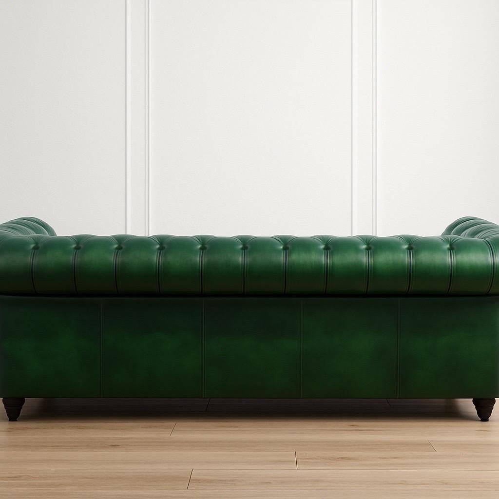 Divano Chesterfield da 8 piedi in pelle inglese patinata verde smeraldo In condizioni ottime in vendita a Swedesboro, NJ