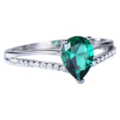 Emerald Green Pear Shape 6 x 8 Cubic Zirconia Sterling Silver Ring