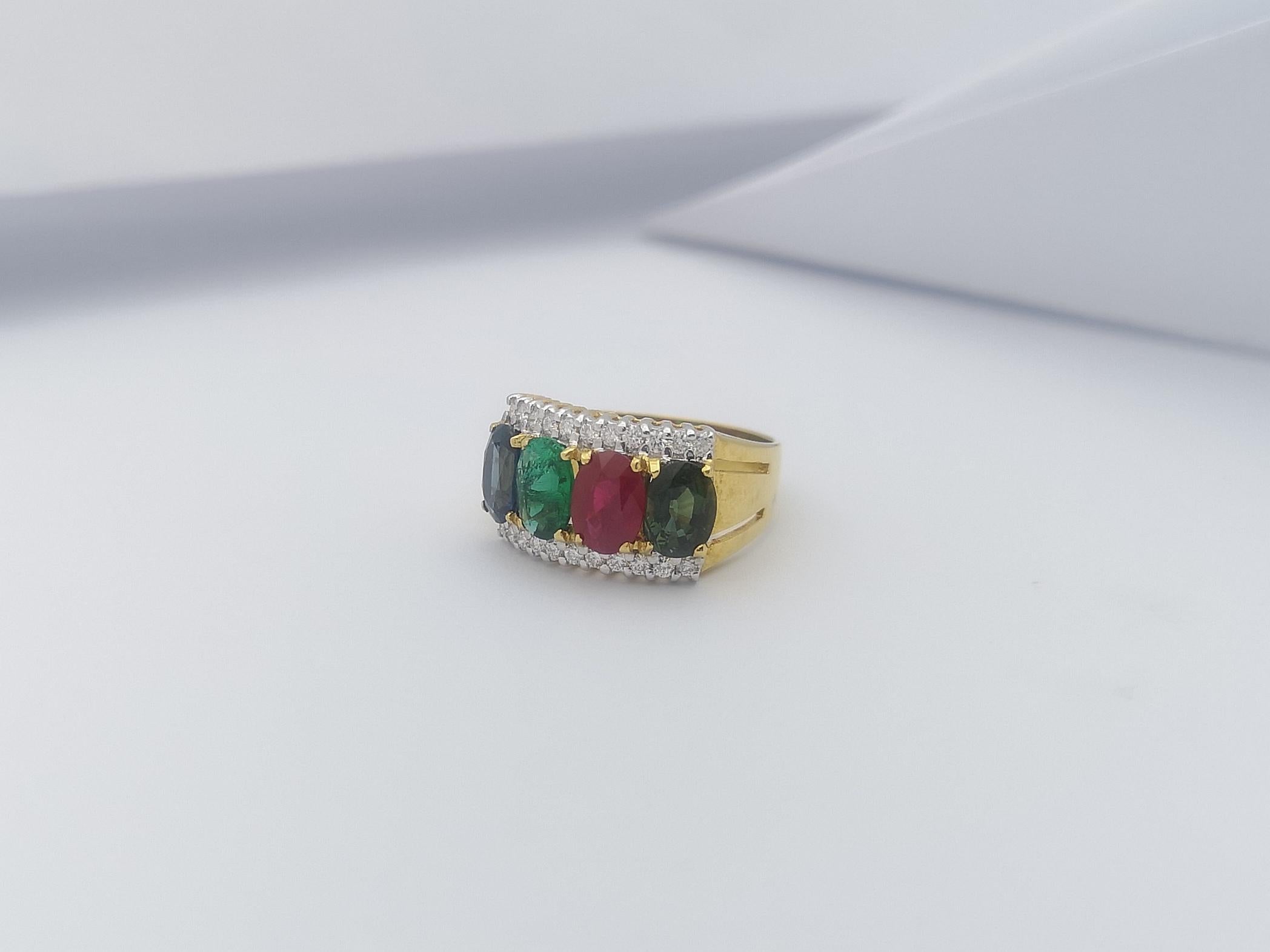 Bague en or 18 carats sertie d'émeraudes, de saphirs verts, de rubis et de saphirs bleus en vente 3