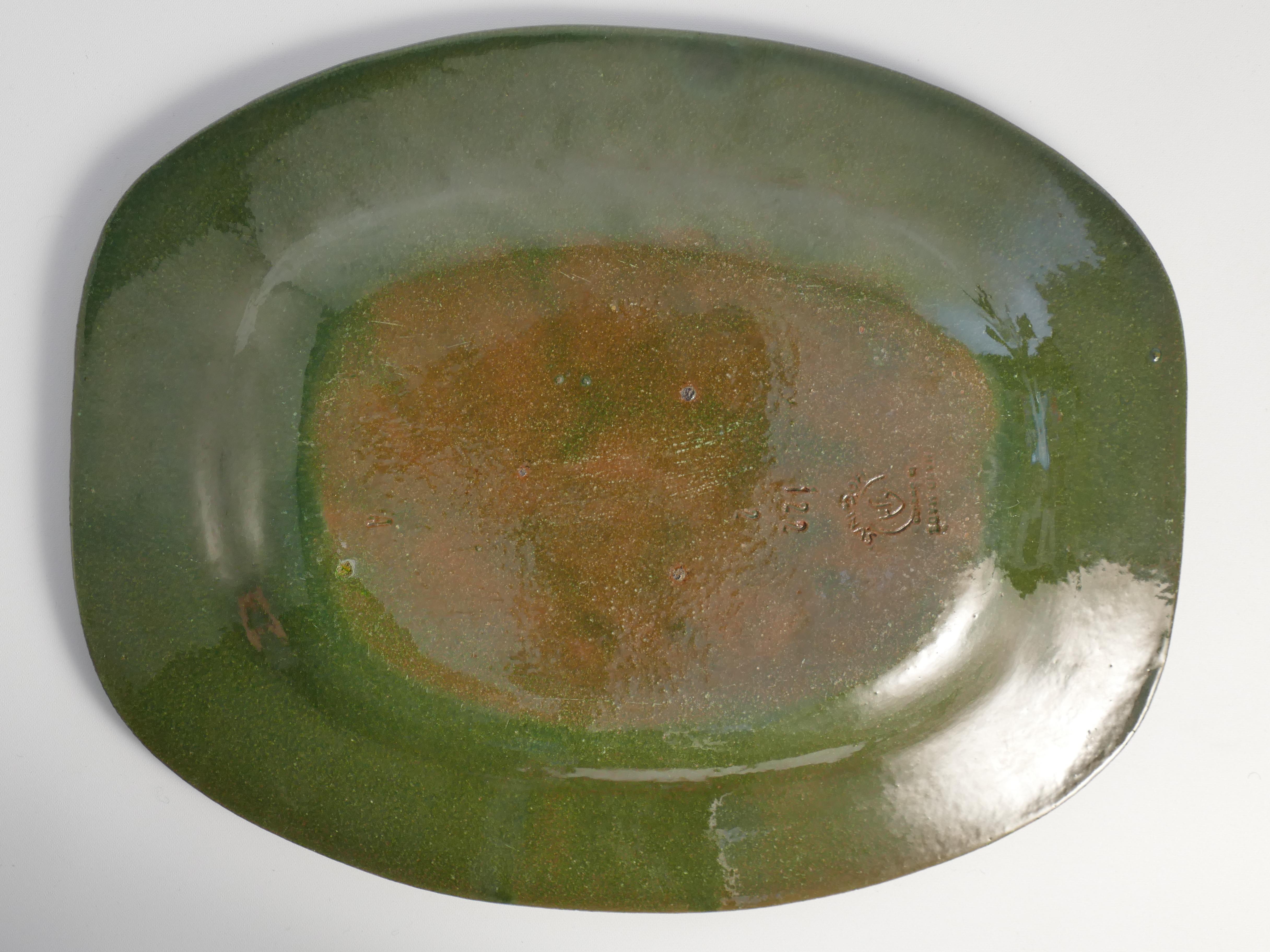 Milieu du XXe siècle Plat en grès vert émeraude par Andersson & Greene, Höganäs, Suède en vente