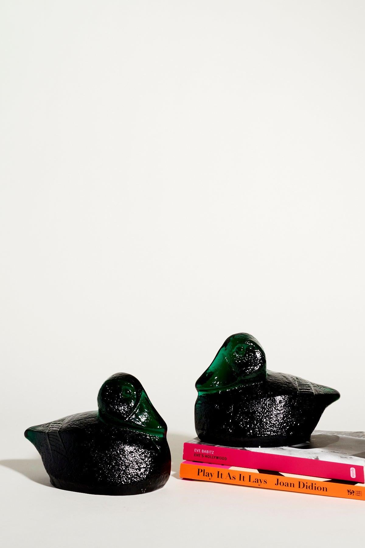 Emerald Green Textured Glass Duck Bookends In Good Condition In New York, NY