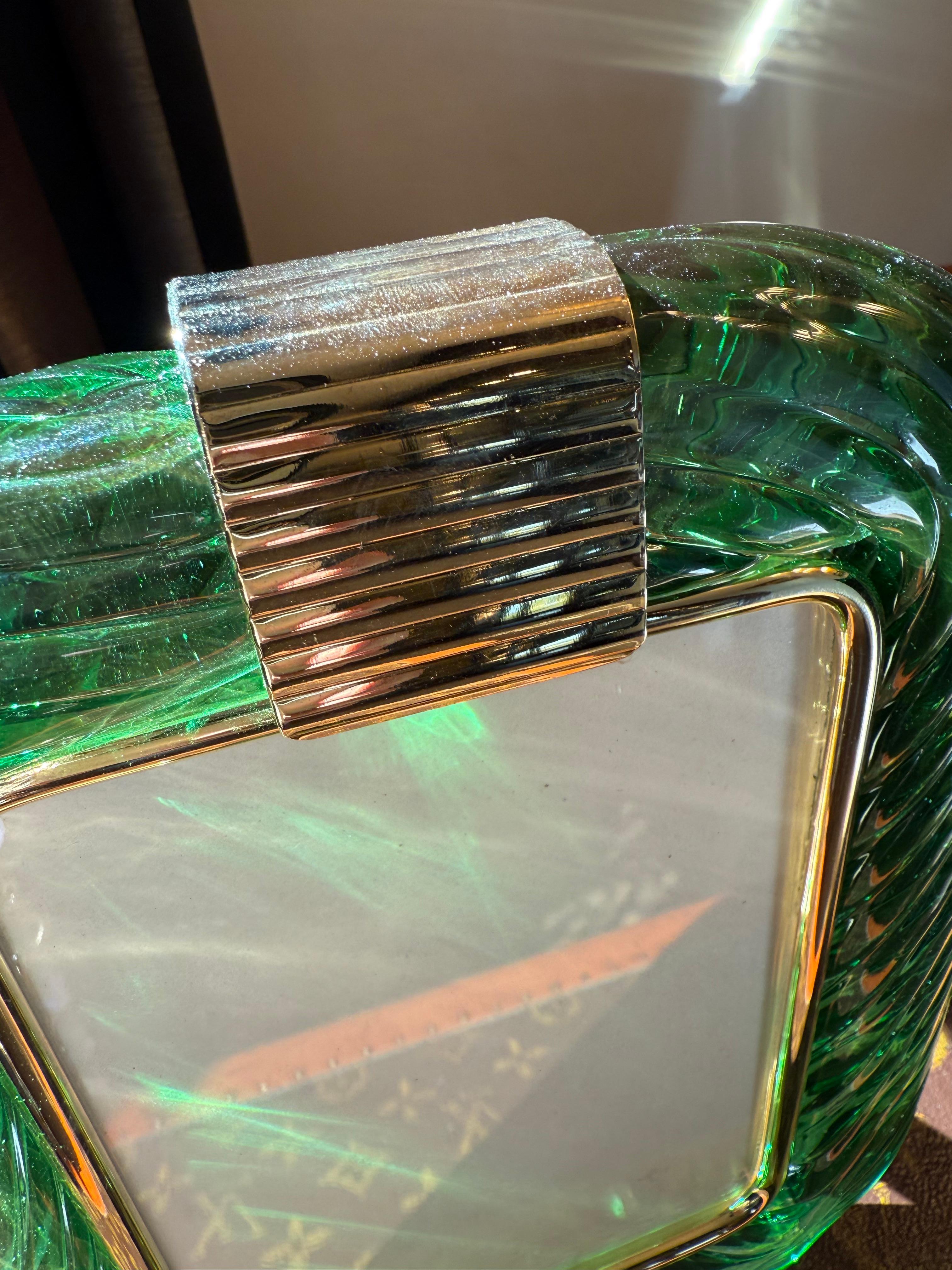 Marco de fotos de latón y cristal de Murano retorcido verde esmeralda en venta 3