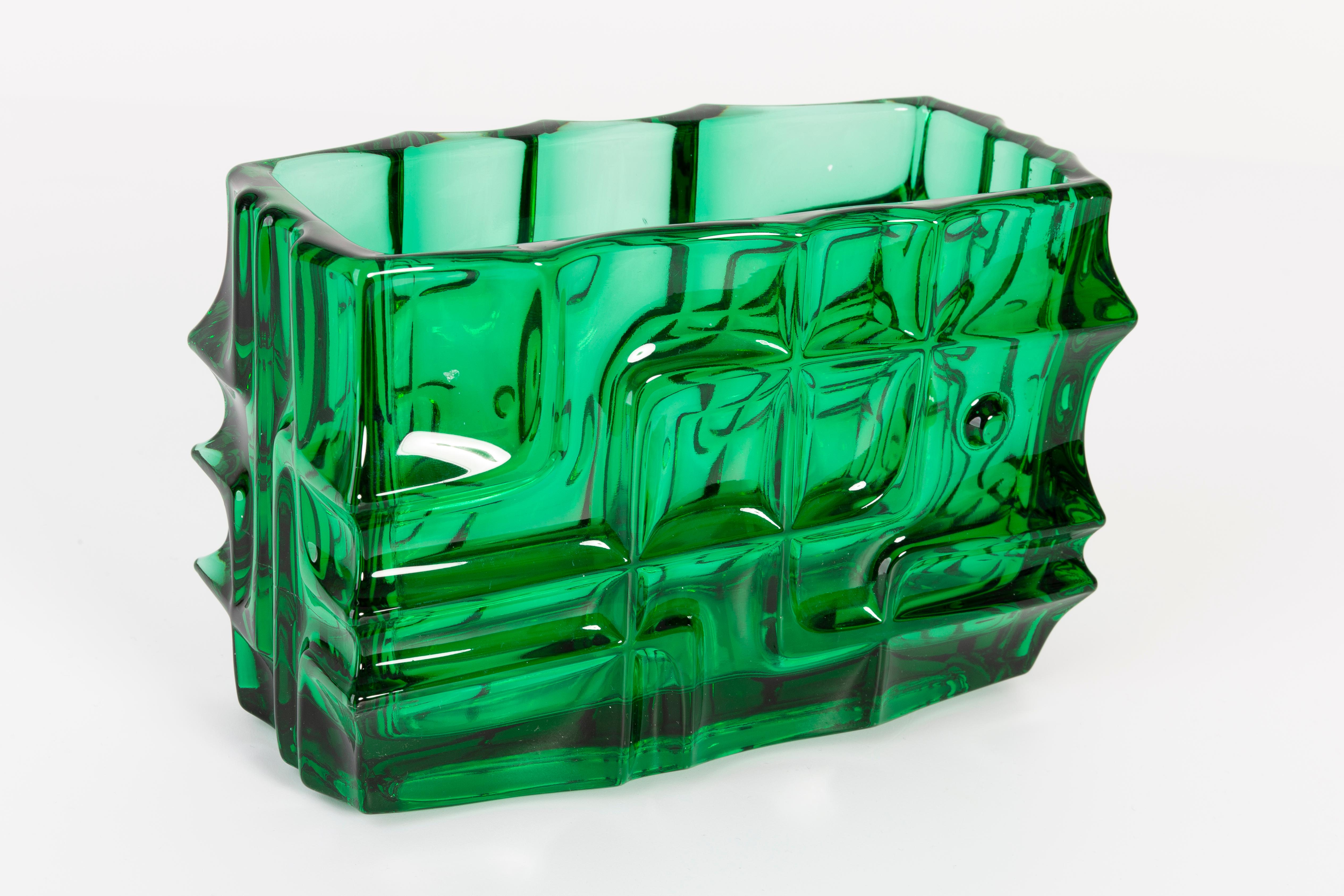 Glass Emerald Green Vase by Vladislav Urban for Sklo Union, 20th Century, Europe 1960s For Sale