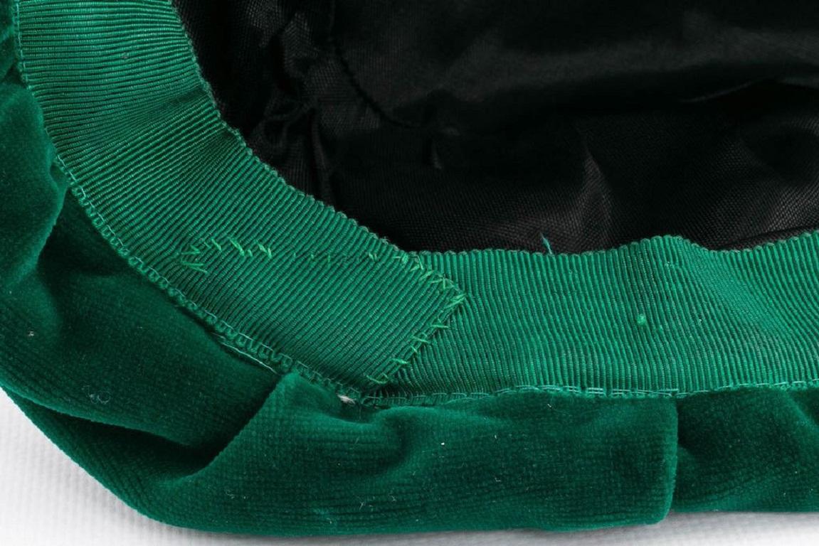Emerald Green Velvet Beret in Silk Velvet For Sale 6