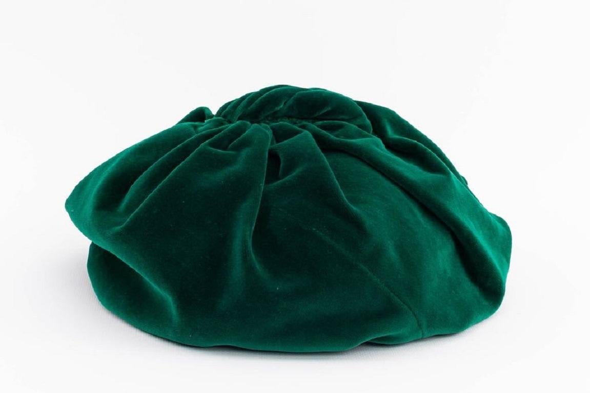 Women's Emerald Green Velvet Beret in Silk Velvet For Sale