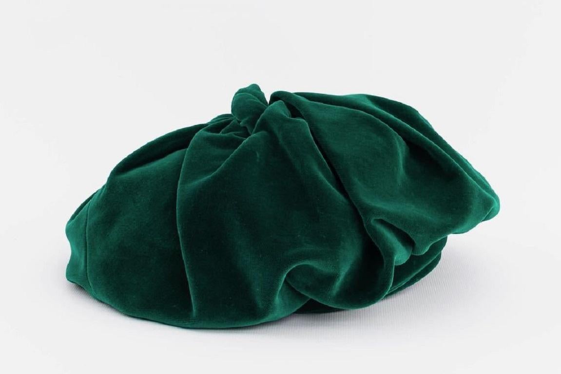 Emerald Green Velvet Beret in Silk Velvet For Sale 1
