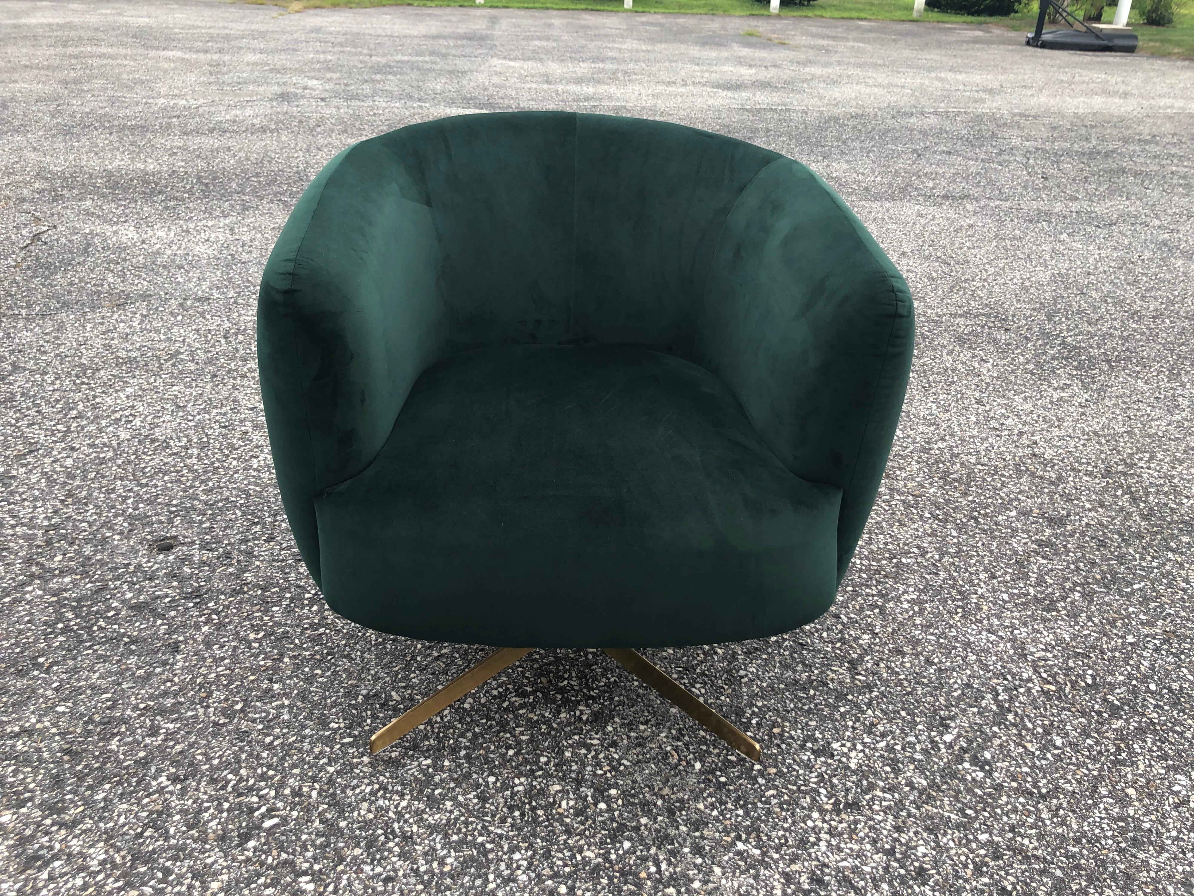 Emerald Green Velvet Swivel Club Chair In Good Condition In Redding, CT