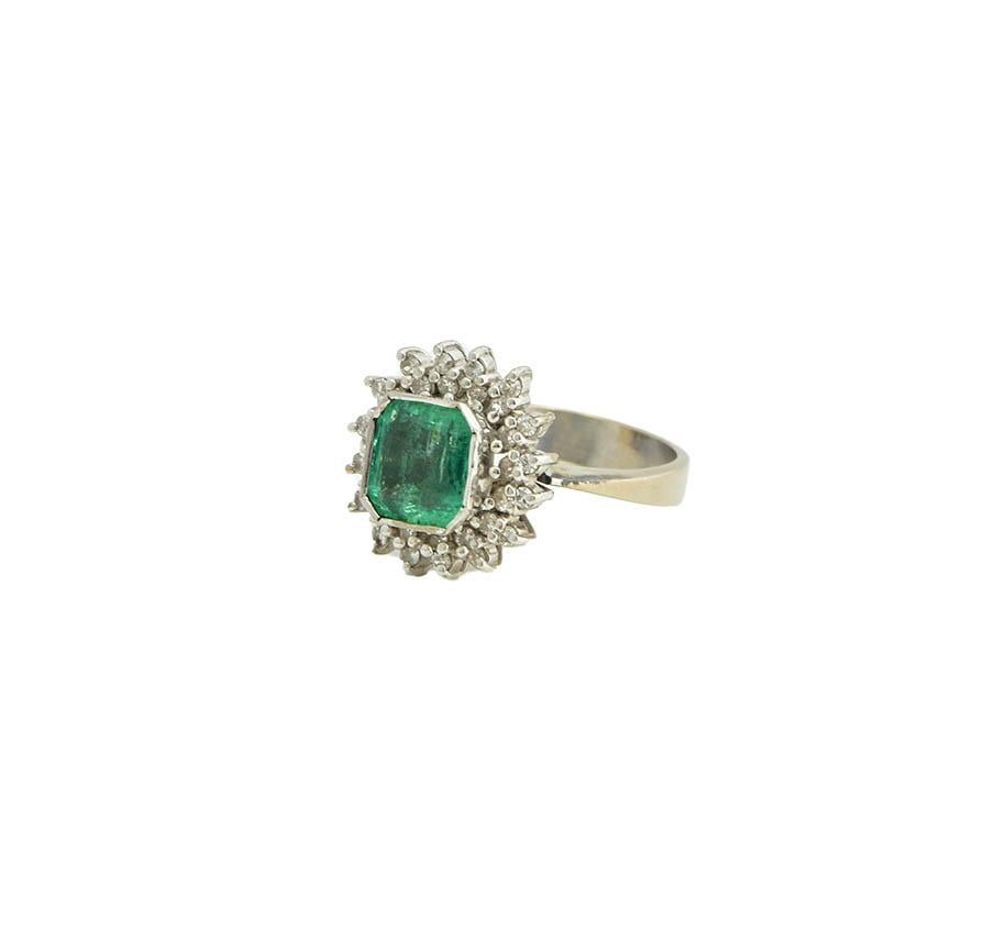 Style: Everyday Ring

Material: Sterling Silver

Stone: Emerald and Diamond

Emerald Ctw: Approx. 2

​​​​Ctw Diamond : Approx .75

Ring Size:  6.25

Ring Top: 19.6 x 27mm

Total Item Weight (g): 6.3 g

Includes: 24 Month Brilliance Jewels Warranty