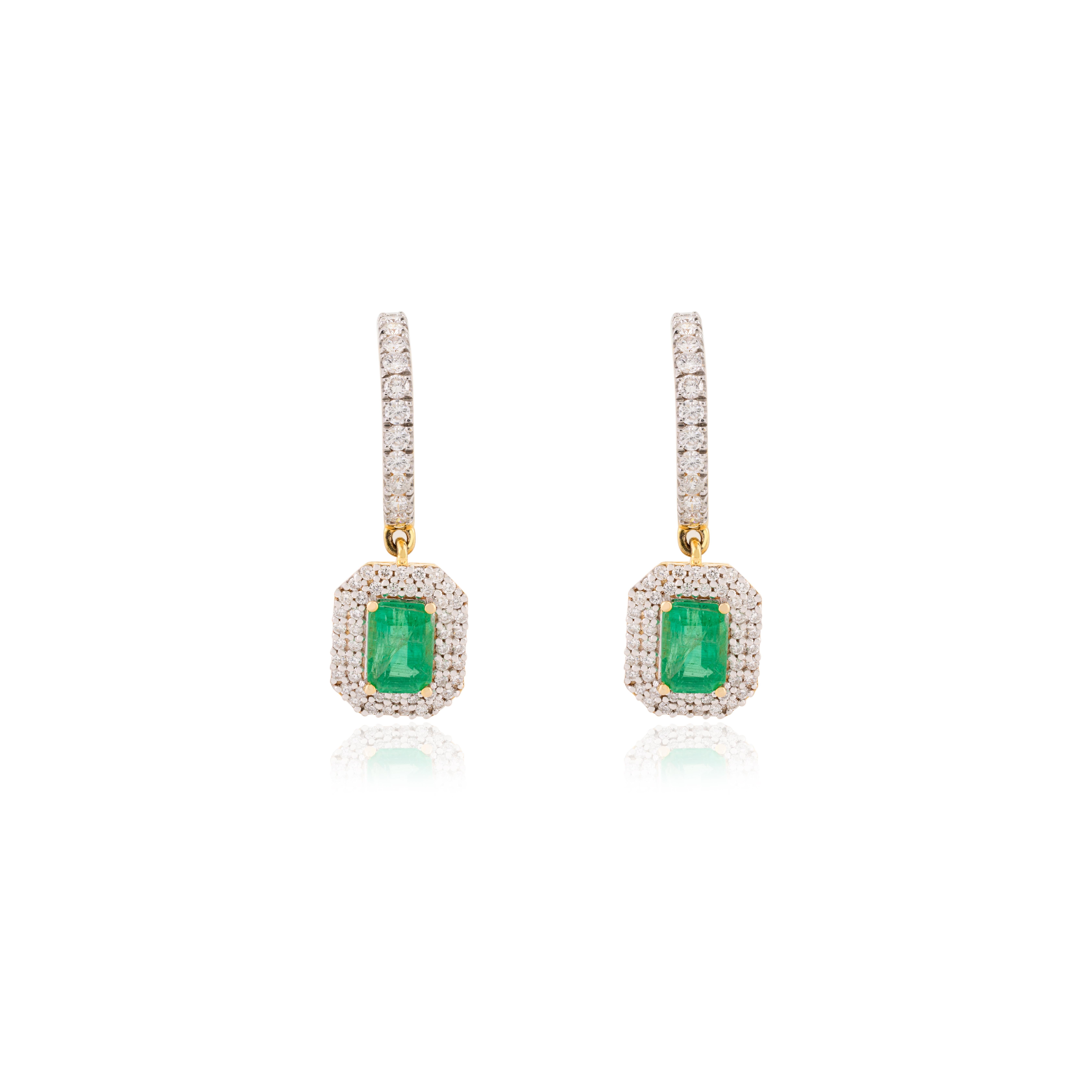Art déco Boucles d'oreilles Emeraude Halo Diamant Dangle en Or Jaune 14k pour Mariage en vente