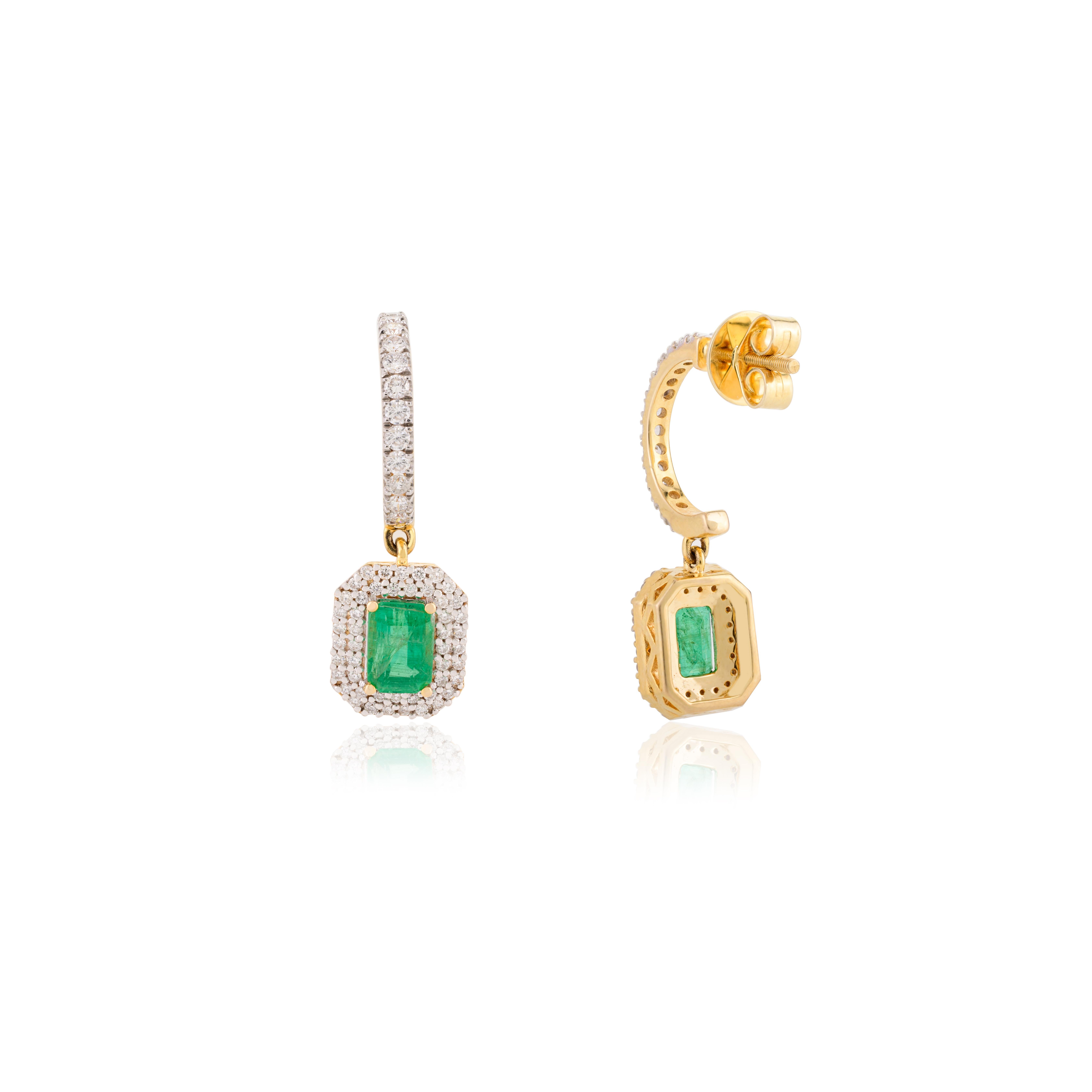 Boucles d'oreilles Emeraude Halo Diamant Dangle en Or Jaune 14k pour Mariage Neuf - En vente à New York, NY
