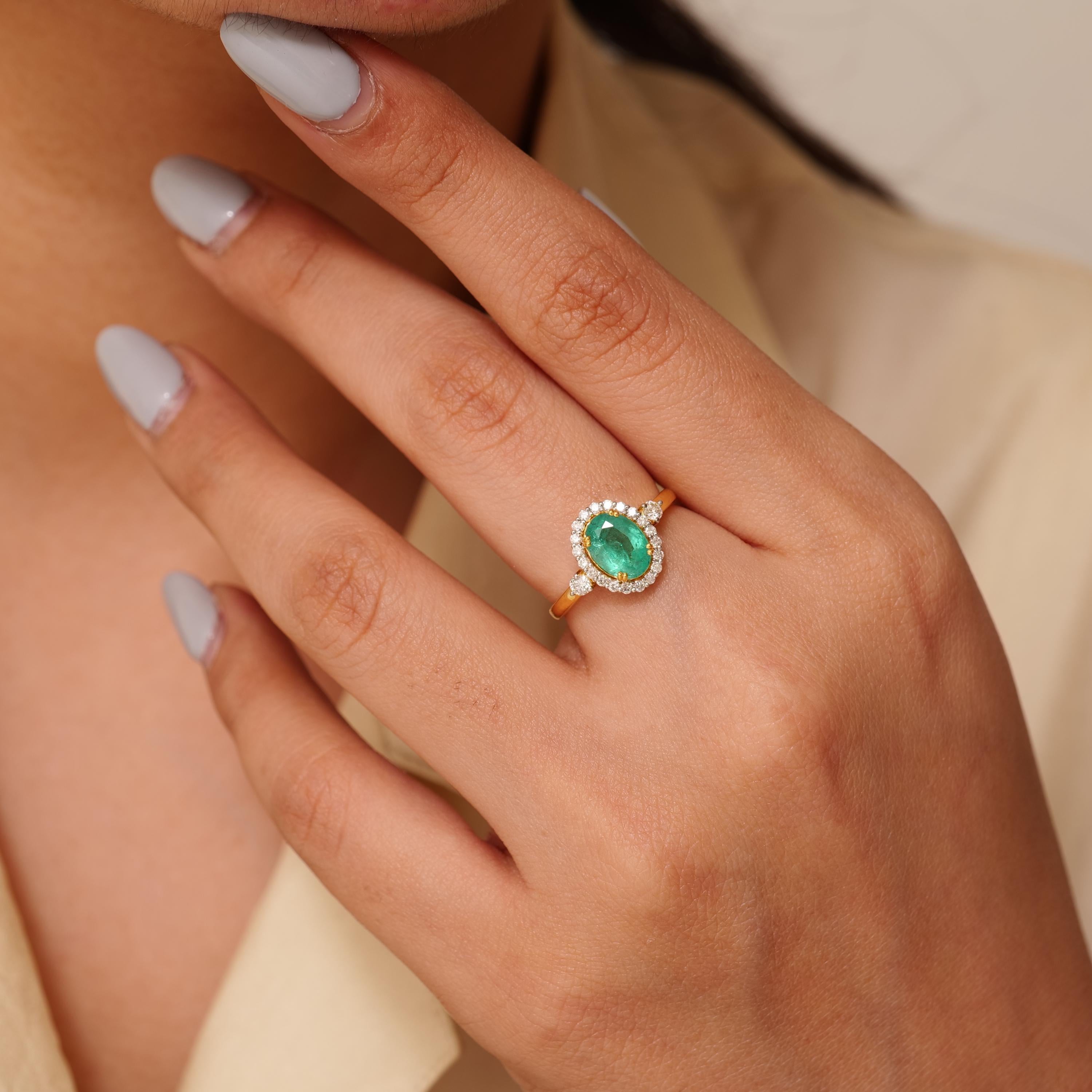 Art Déco Anello con diamante Emerald Halo in oro massiccio 14 carati (certificato) in vendita