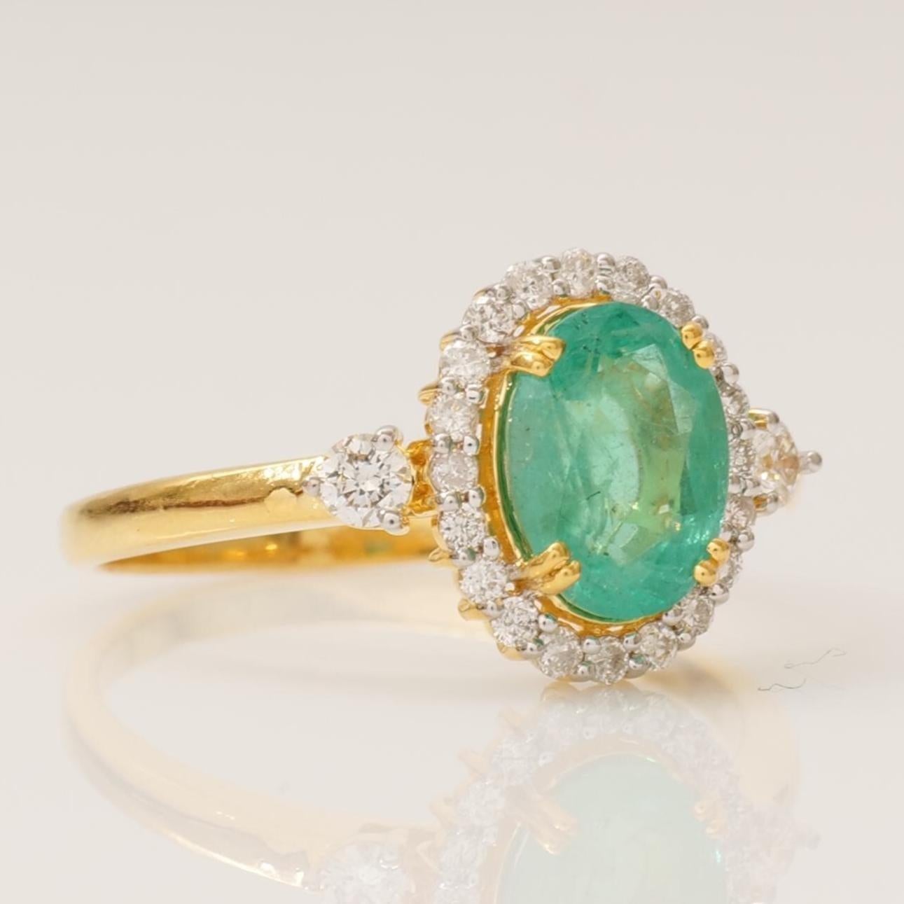 Donna Anello con diamante Emerald Halo in oro massiccio 14 carati (certificato) in vendita