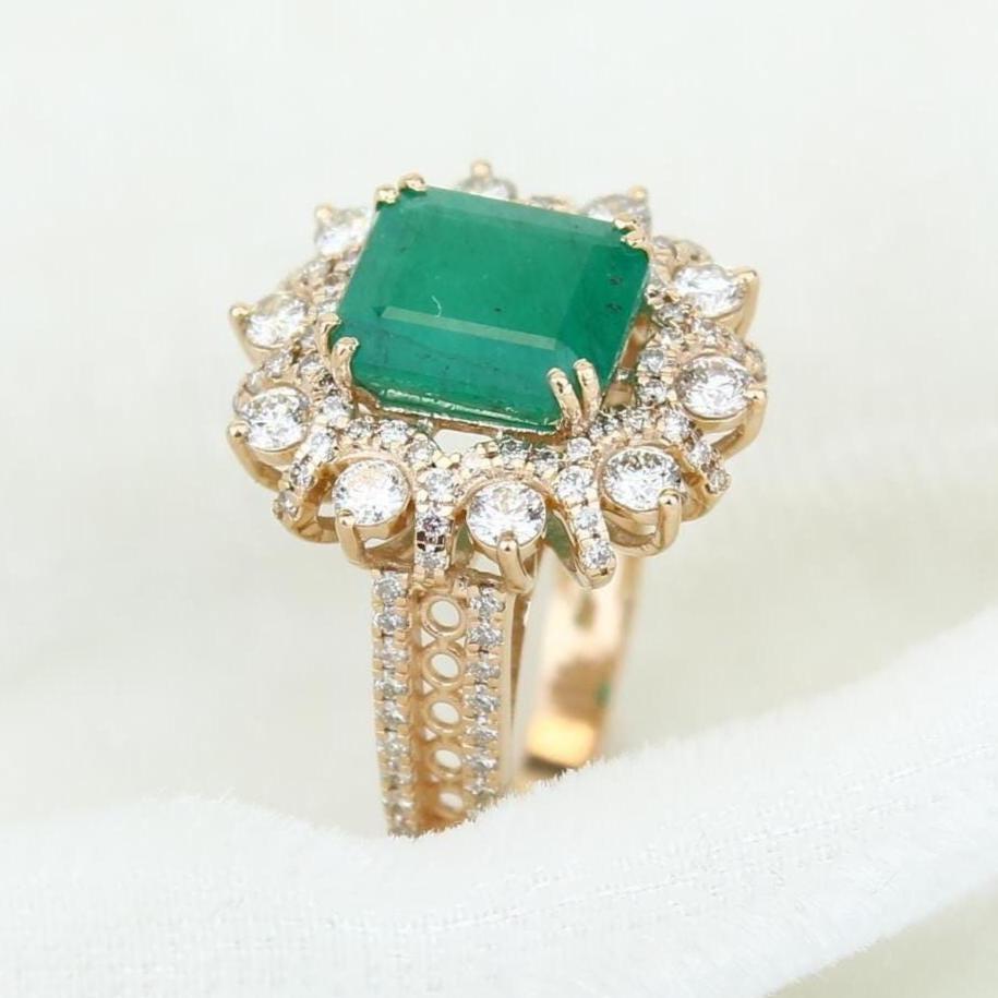 Anillo de diamantes con halo de esmeralda en oro macizo de 14k (certificado) Corte redondo en venta