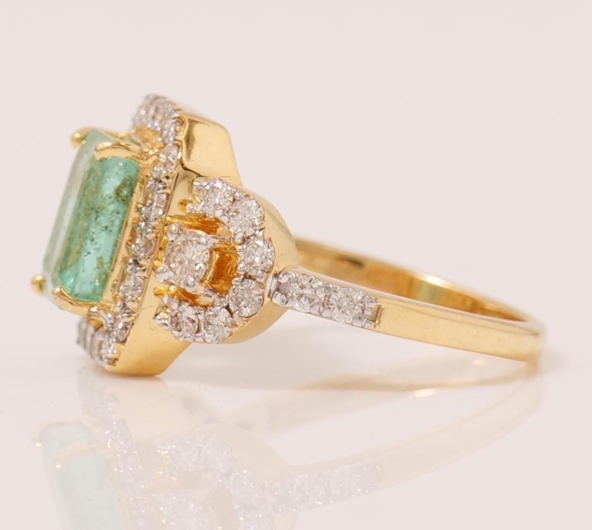 Donna Anello con smeraldo e diamante floreale in oro massiccio 14 carati (certificato) in vendita