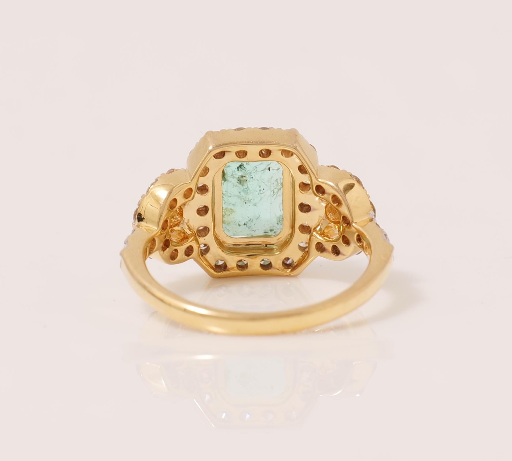 Anello con smeraldo e diamante floreale in oro massiccio 14 carati (certificato) in vendita 2