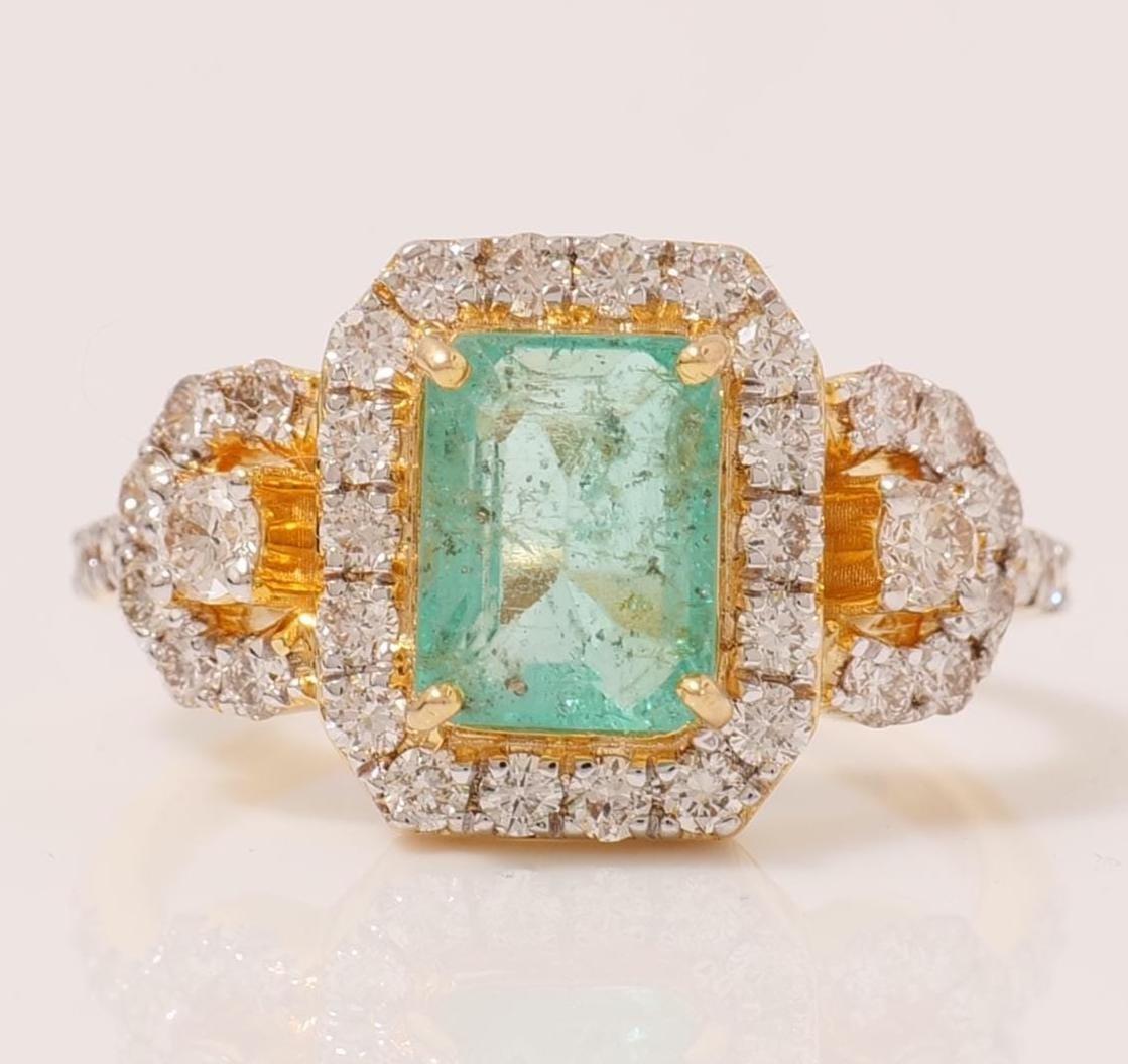 Anello con smeraldo e diamante floreale in oro massiccio 14 carati (certificato) in vendita
