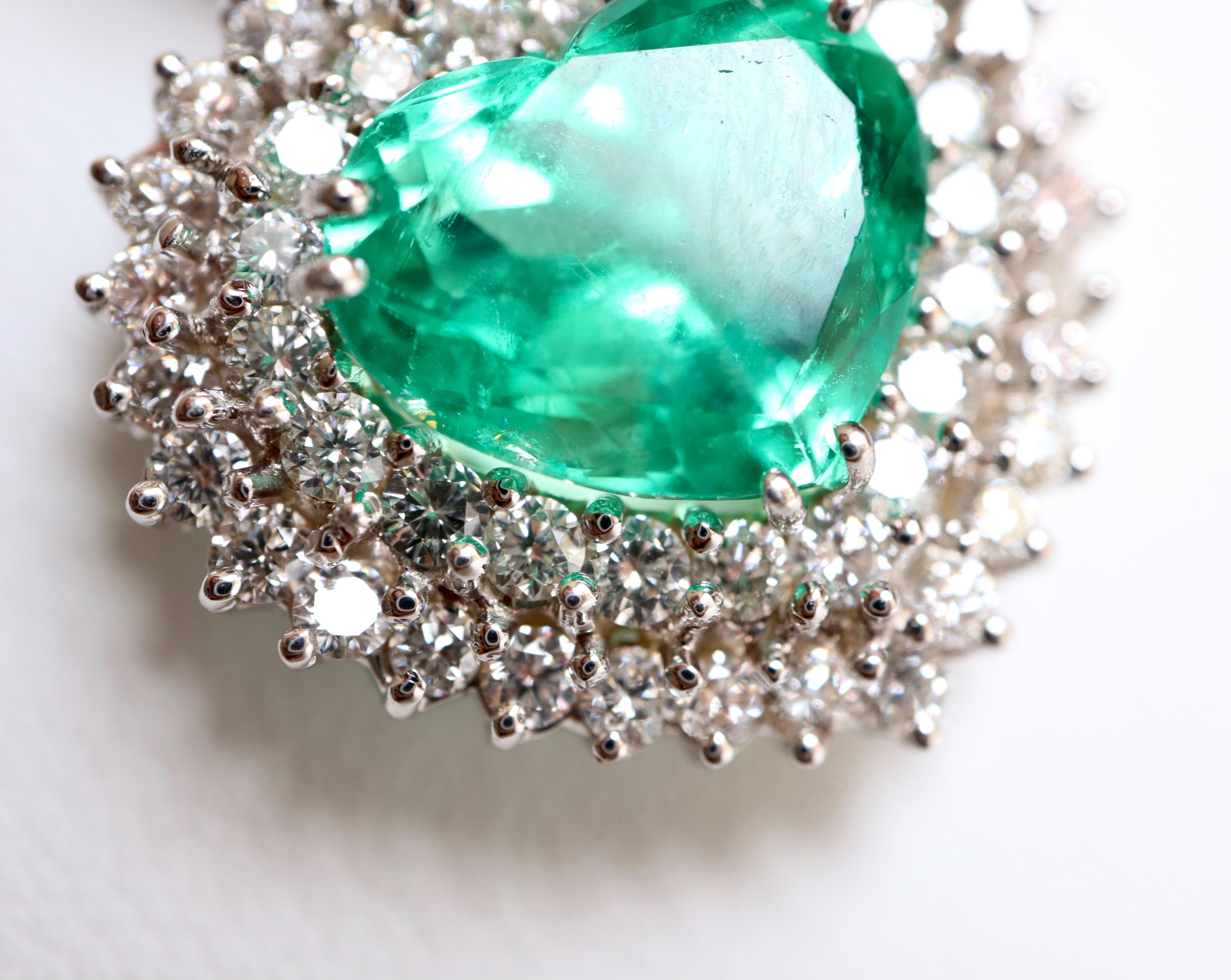 Emerald Heart 4.63 Carat Pendant 18 Carat White Gold and Diamonds For Sale 1