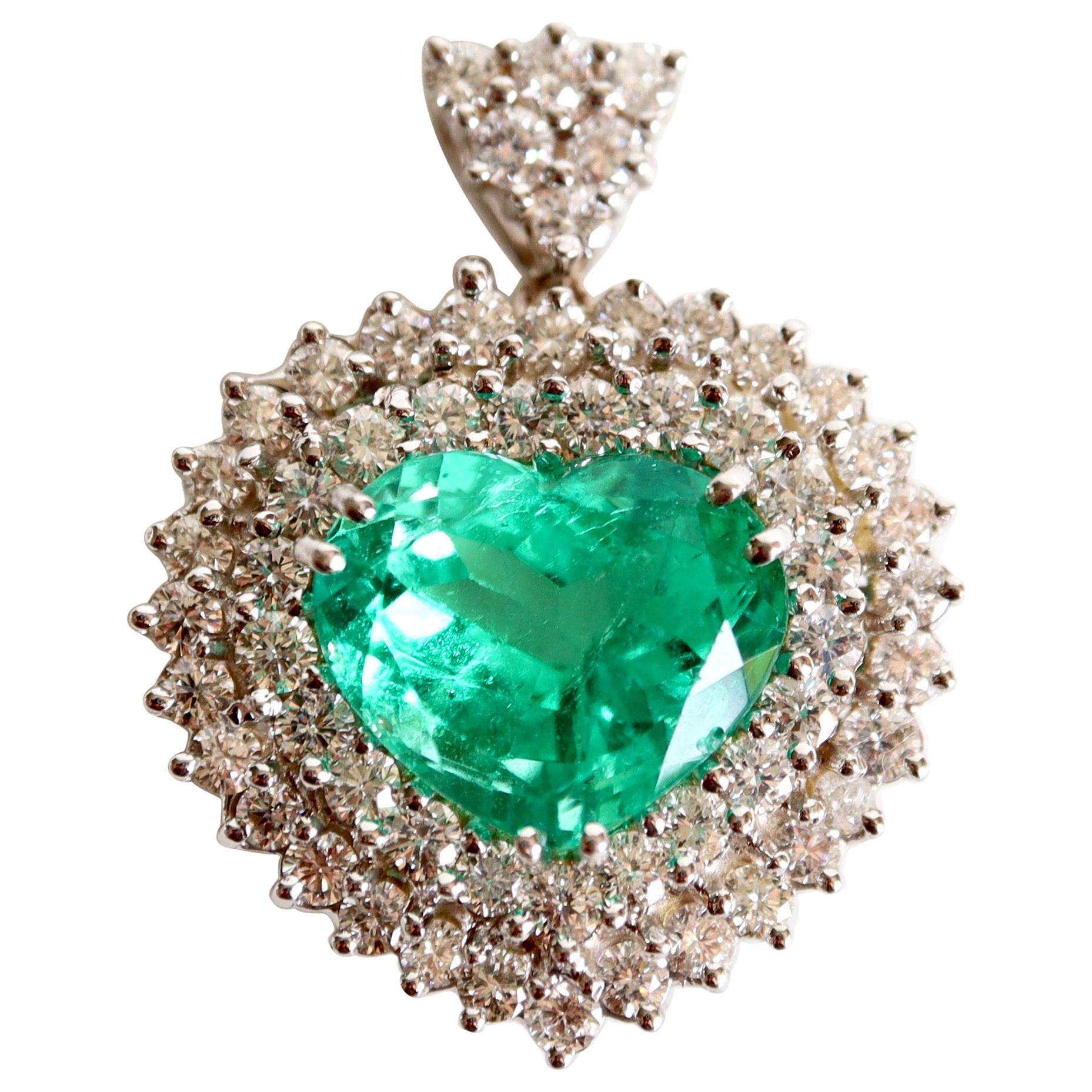 Emerald Heart 4.63 Carat Pendant 18 Carat White Gold and Diamonds For Sale