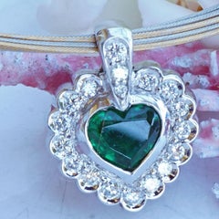 Emerald Heart Brilliant Pendant Platinum what a Color! Afrika intensive green