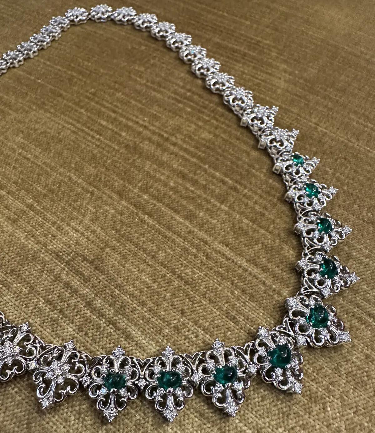 Filigrane Halskette aus Platin mit Smaragdherz-Cabochon und Diamant (Herzschliff) im Angebot
