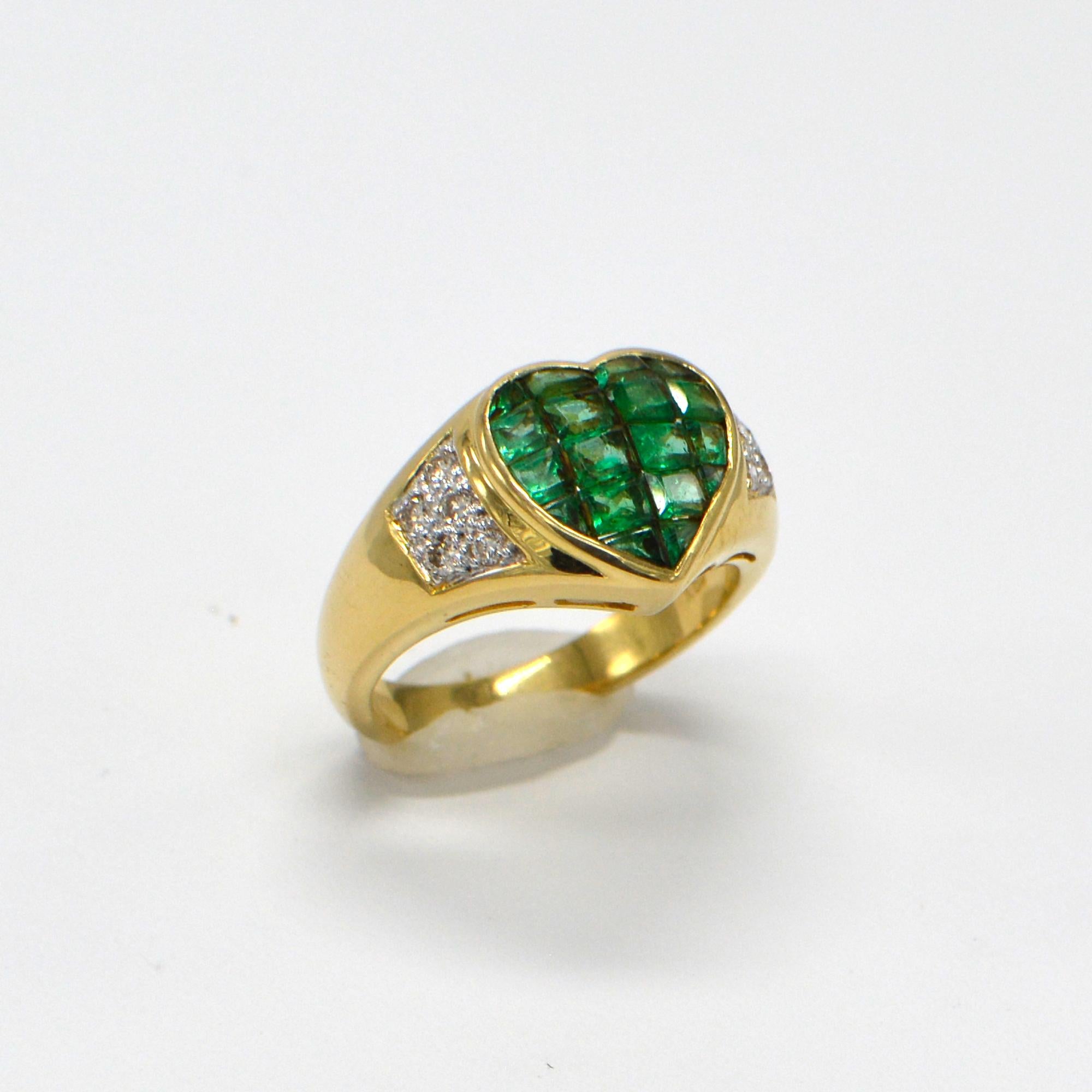 Smaragd Herz in unsichtbarer Fassung Ring & Diamant 18 Karat Gold (Carréeschliff) im Angebot