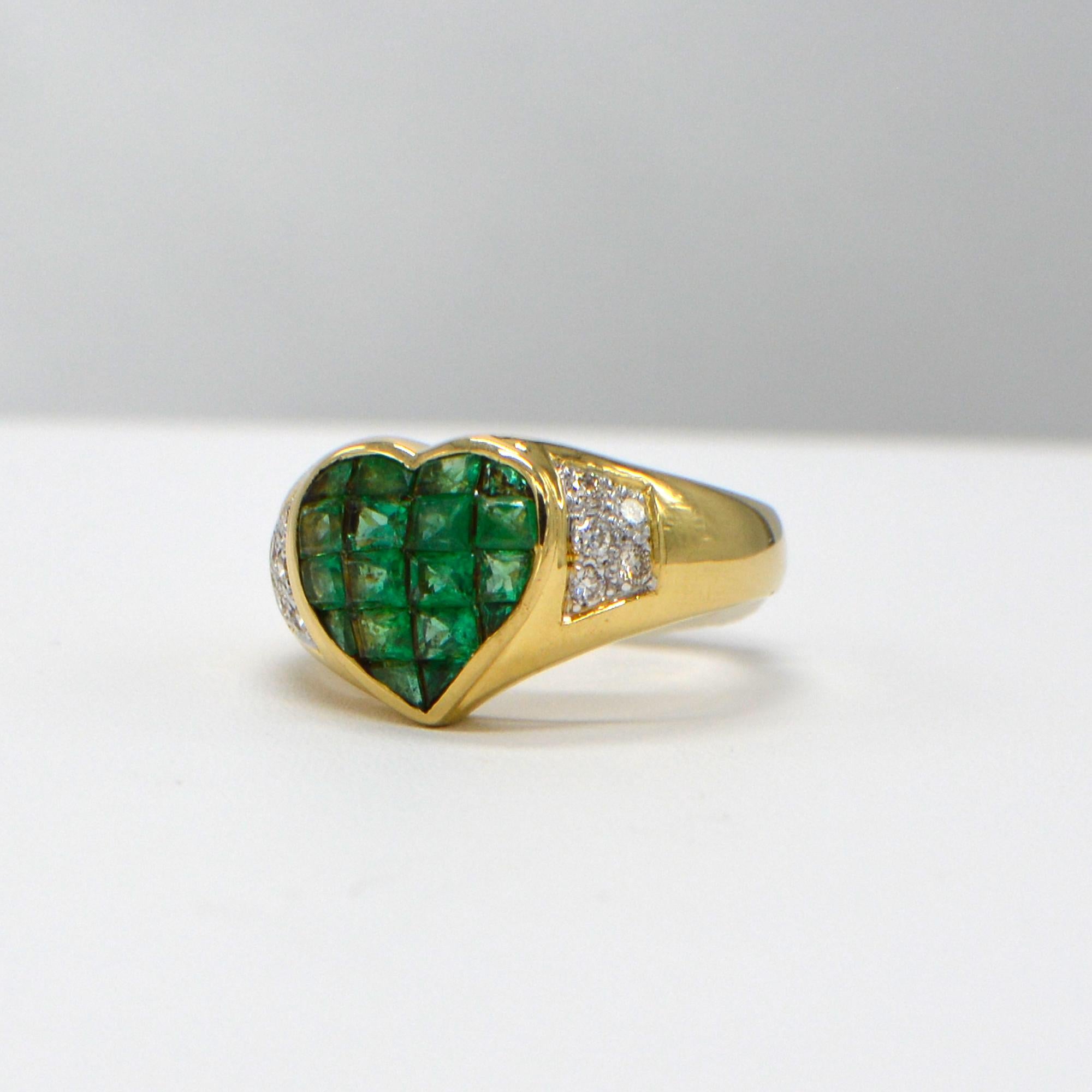 Emerald Heart Invisible Setting Ring & Diamond 18 Karat Gold In New Condition For Sale In Brooklyn, NY