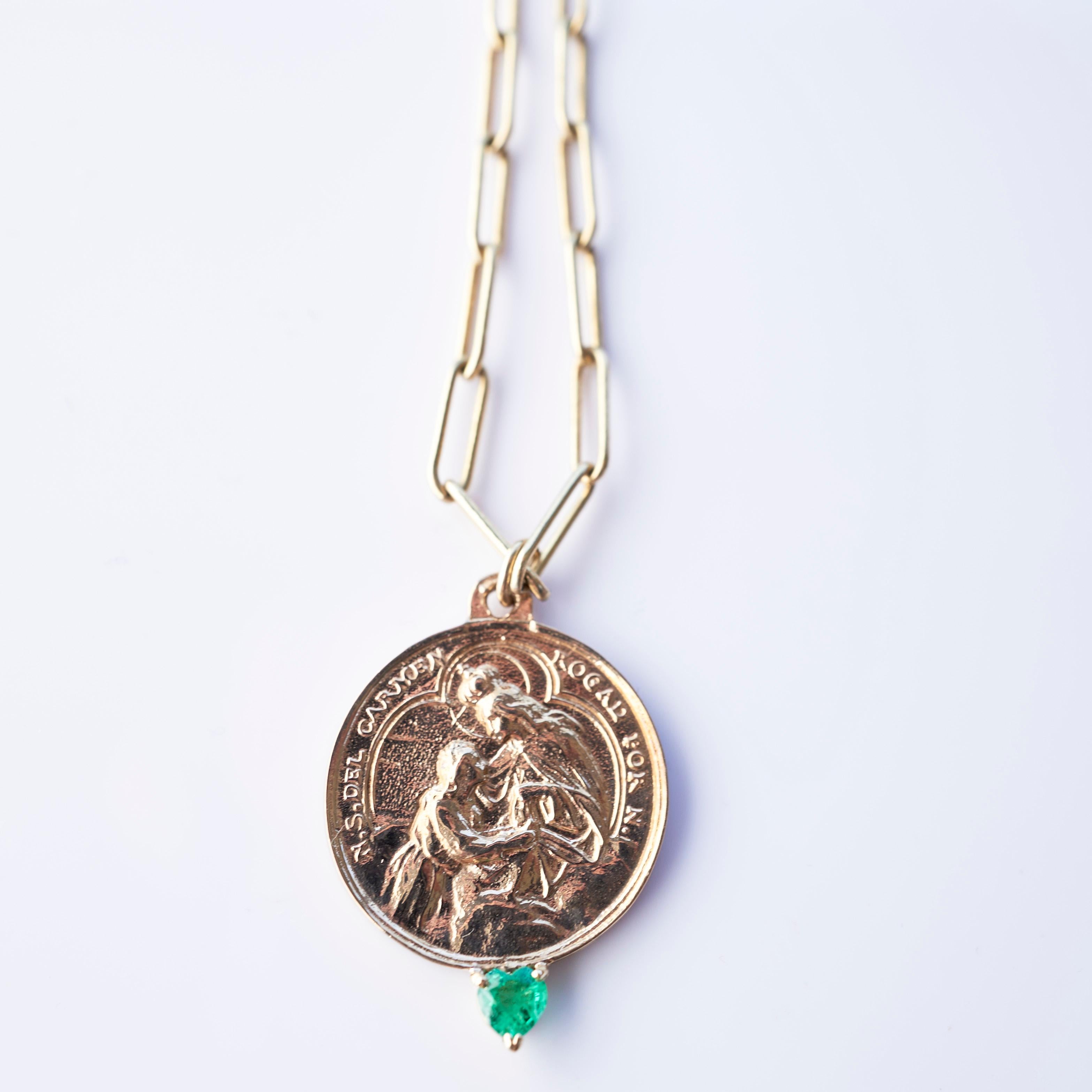 Victorien Collier médaillon en forme de cœur en émeraude avec chaîne pendentif Virgin del Carmen de J Dauphin en vente