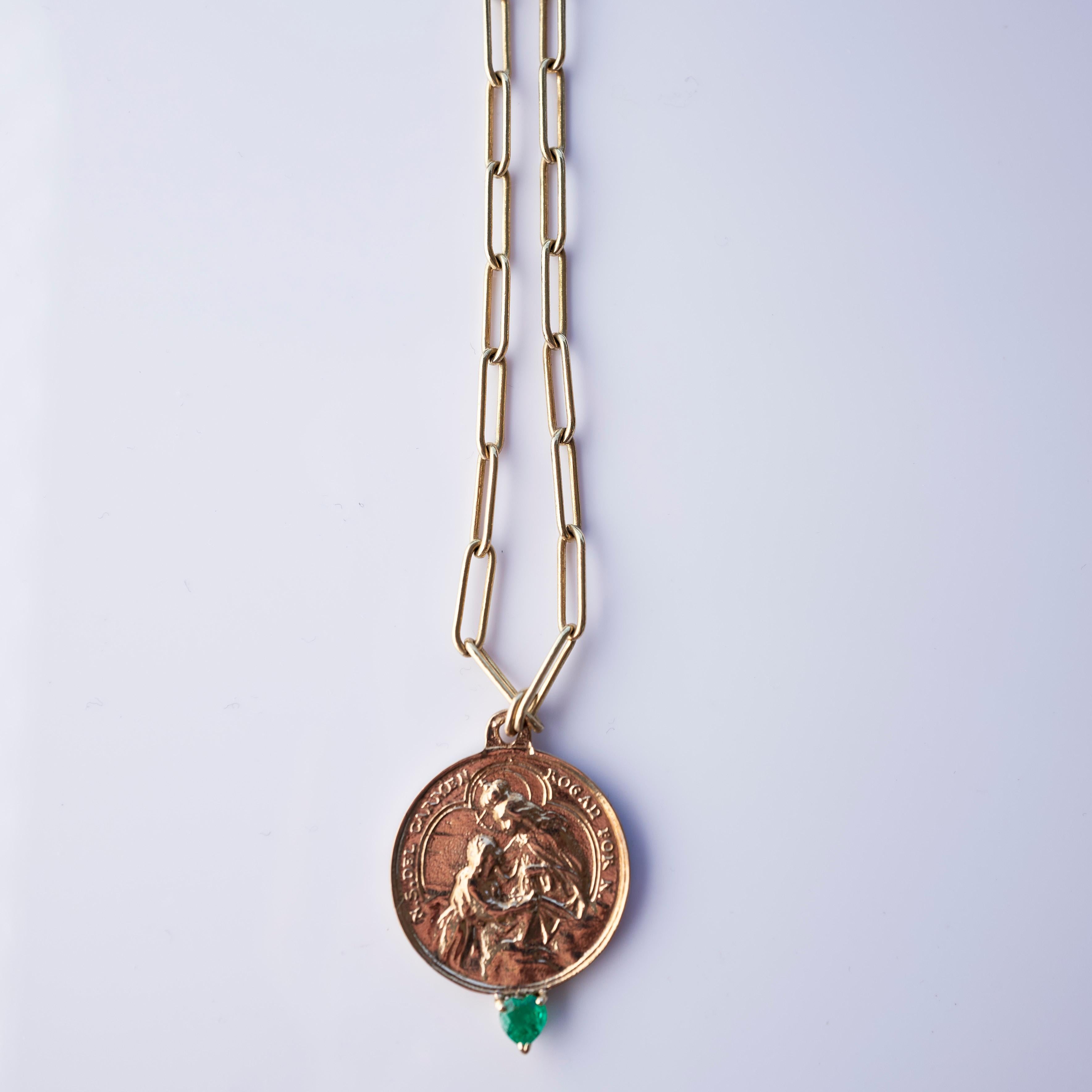 Collier médaillon en forme de cœur en émeraude avec chaîne pendentif Virgin del Carmen de J Dauphin Neuf - En vente à Los Angeles, CA