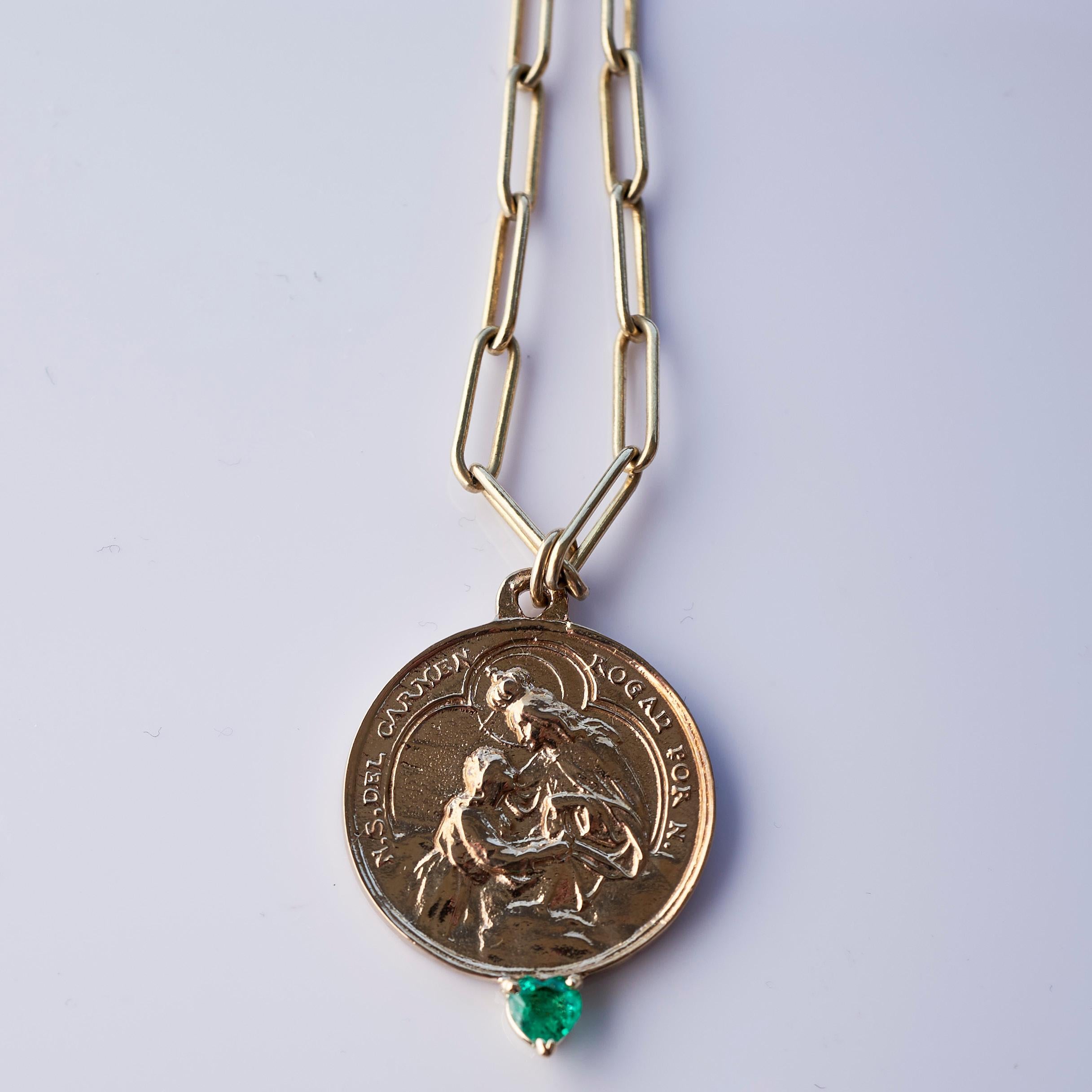 Emerald Heart Medal Necklace Chain Virgin del Carmen Pendant J Dauphin In New Condition For Sale In Los Angeles, CA