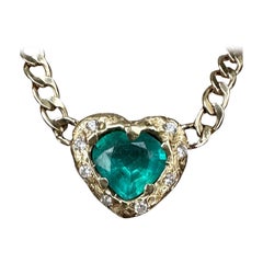 Collar y Gargantilla Corazón Esmeralda con Diamantes en Cadena Cubana de Eslabones