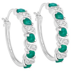 Orecchini a cerchio con smeraldo in argento placcato rodio