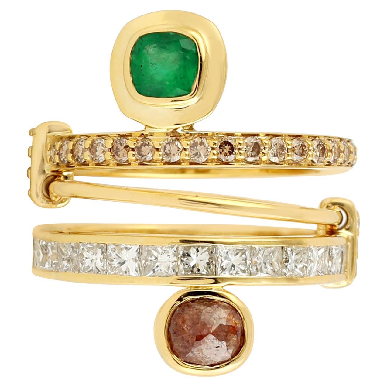 Bague reliée à une émeraude et un diamant glace en or jaune 14 carats en vente