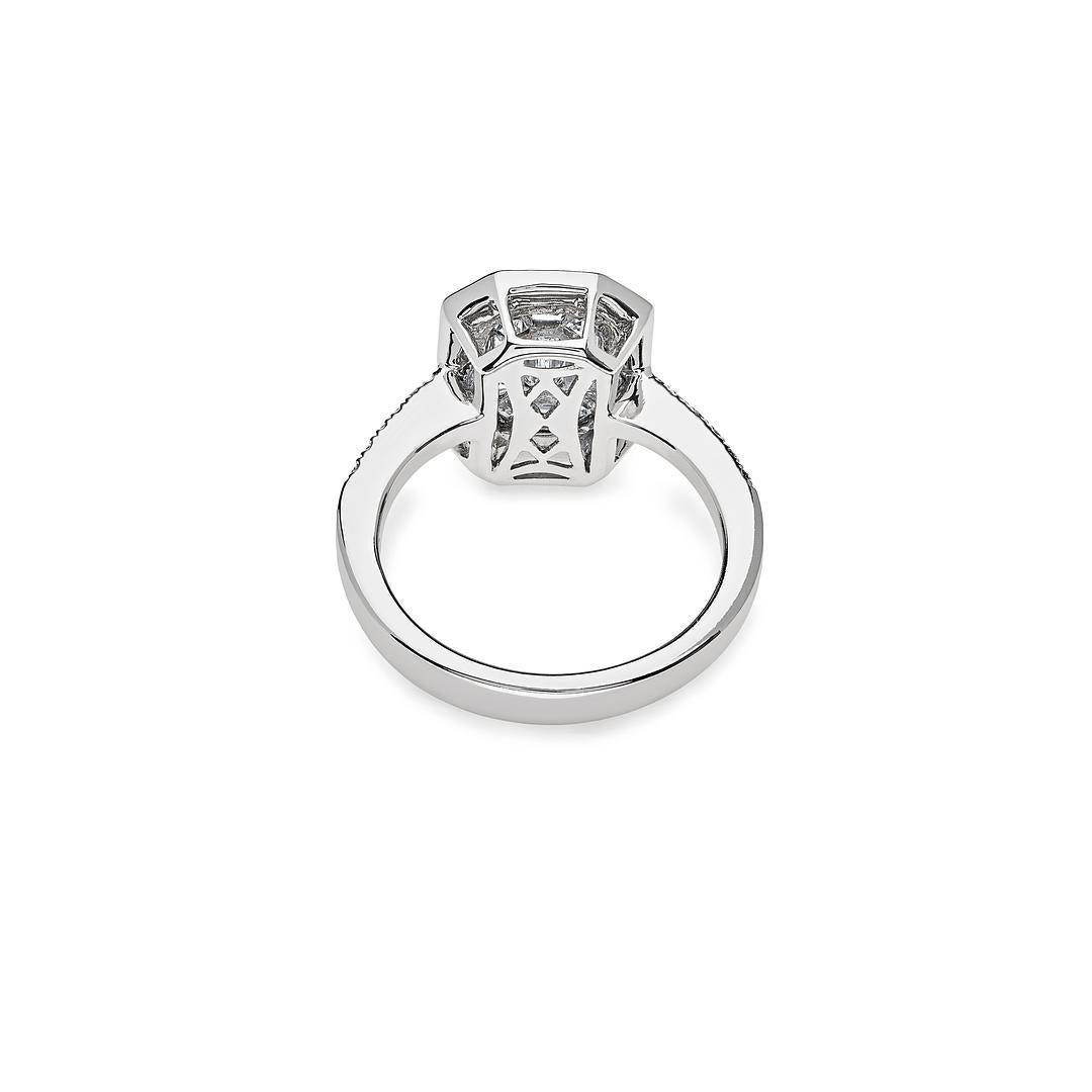Modern  Emerald Illusion Diamond Halo White Gold Ring For Sale