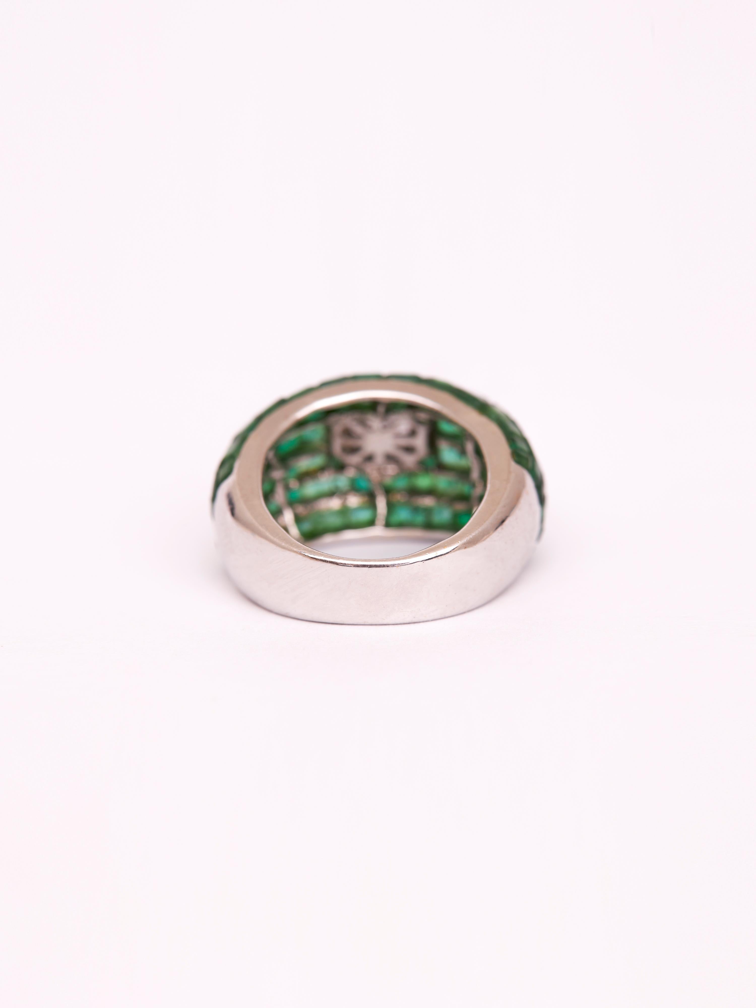 Emerald Invisible Setting Ring in 14kt Gold Contemporáneo en venta