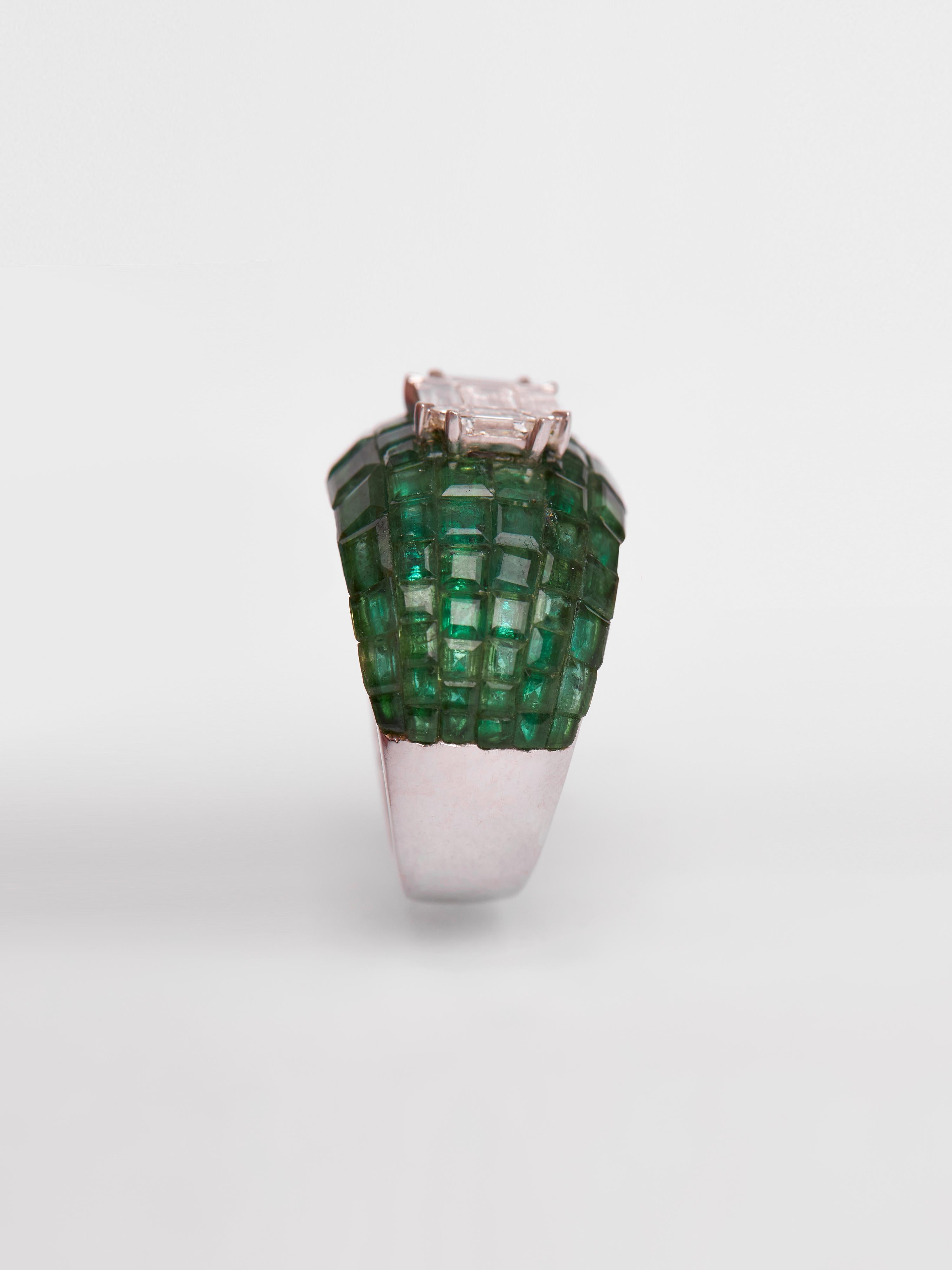 Emerald Invisible Setting Ring in 14kt Gold Contemporáneo en venta