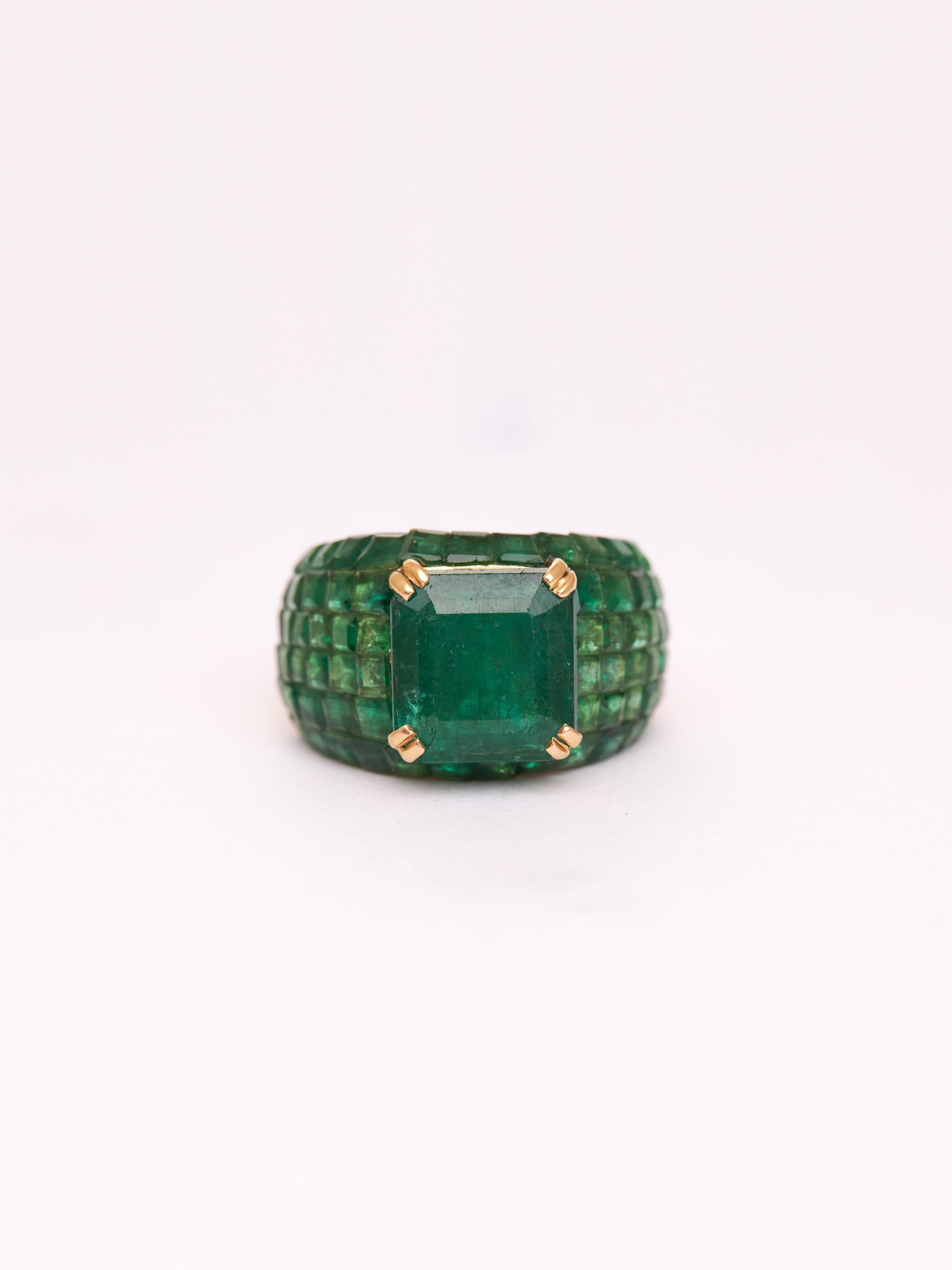 Emerald Invisible Setting Ring in 14kt Gold Corte redondo en venta